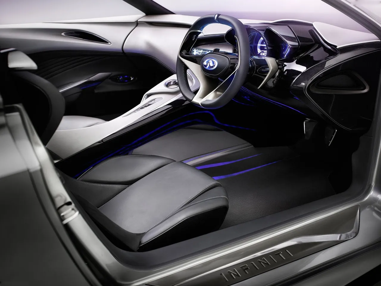 Infiniti Emerg-E Concept (2012) – interiér