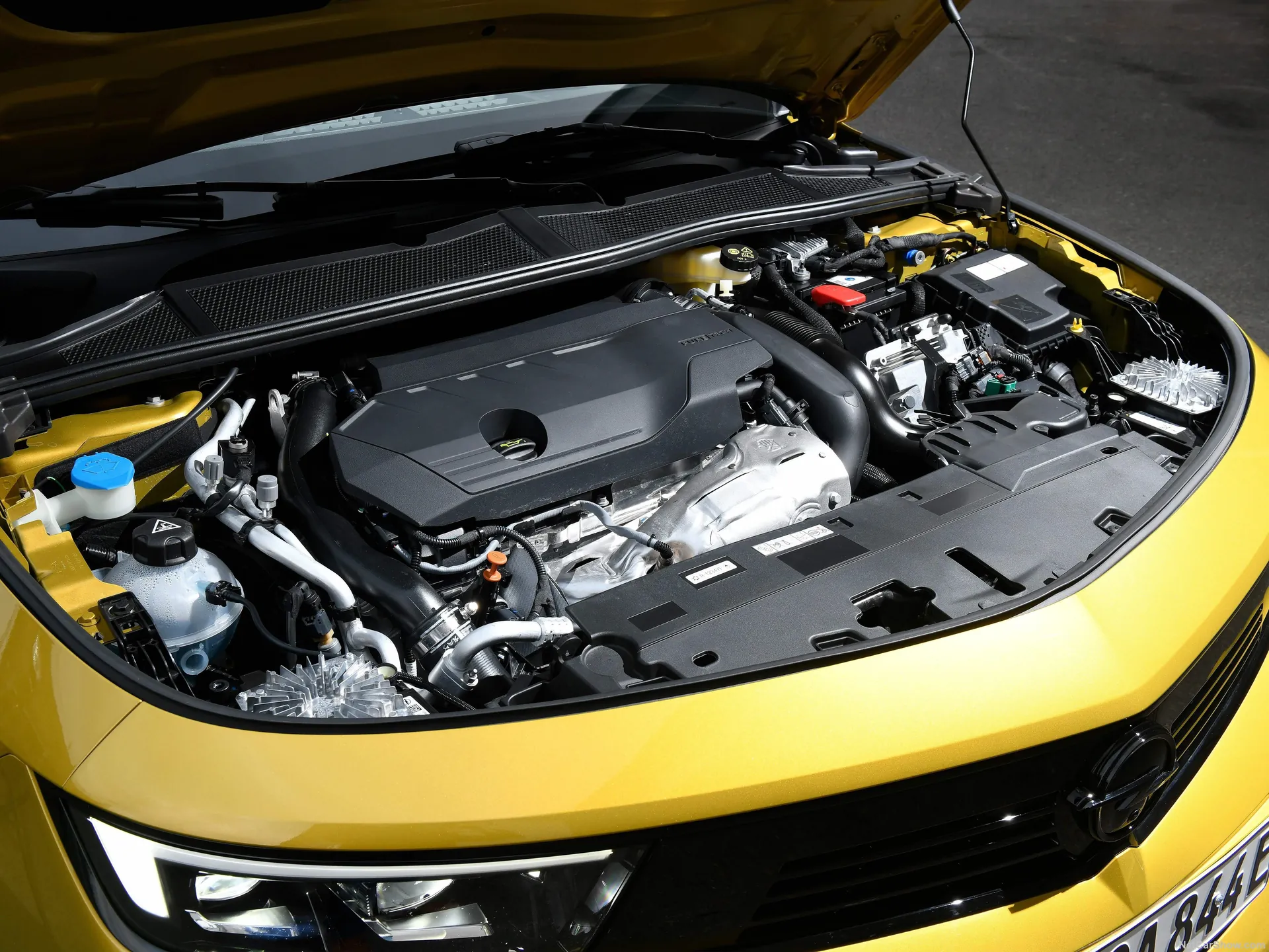 Opel Astra (2022) – motorový prostor