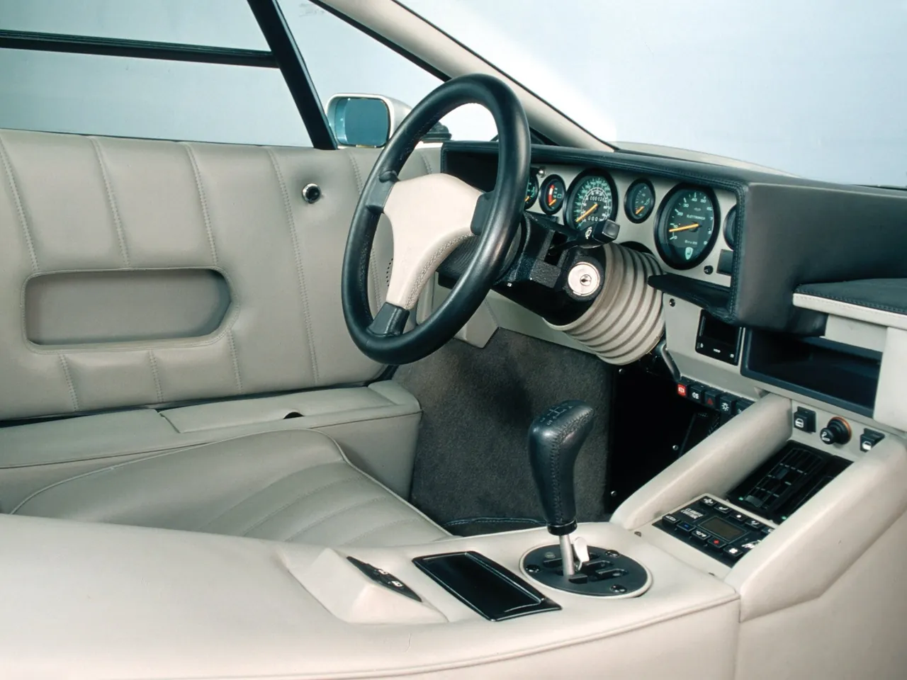 Lamborghini Countach 25th Anniversary (1989) – interiér