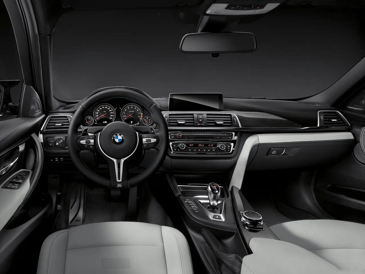 BMW M3 Sedan (2016) – interiér