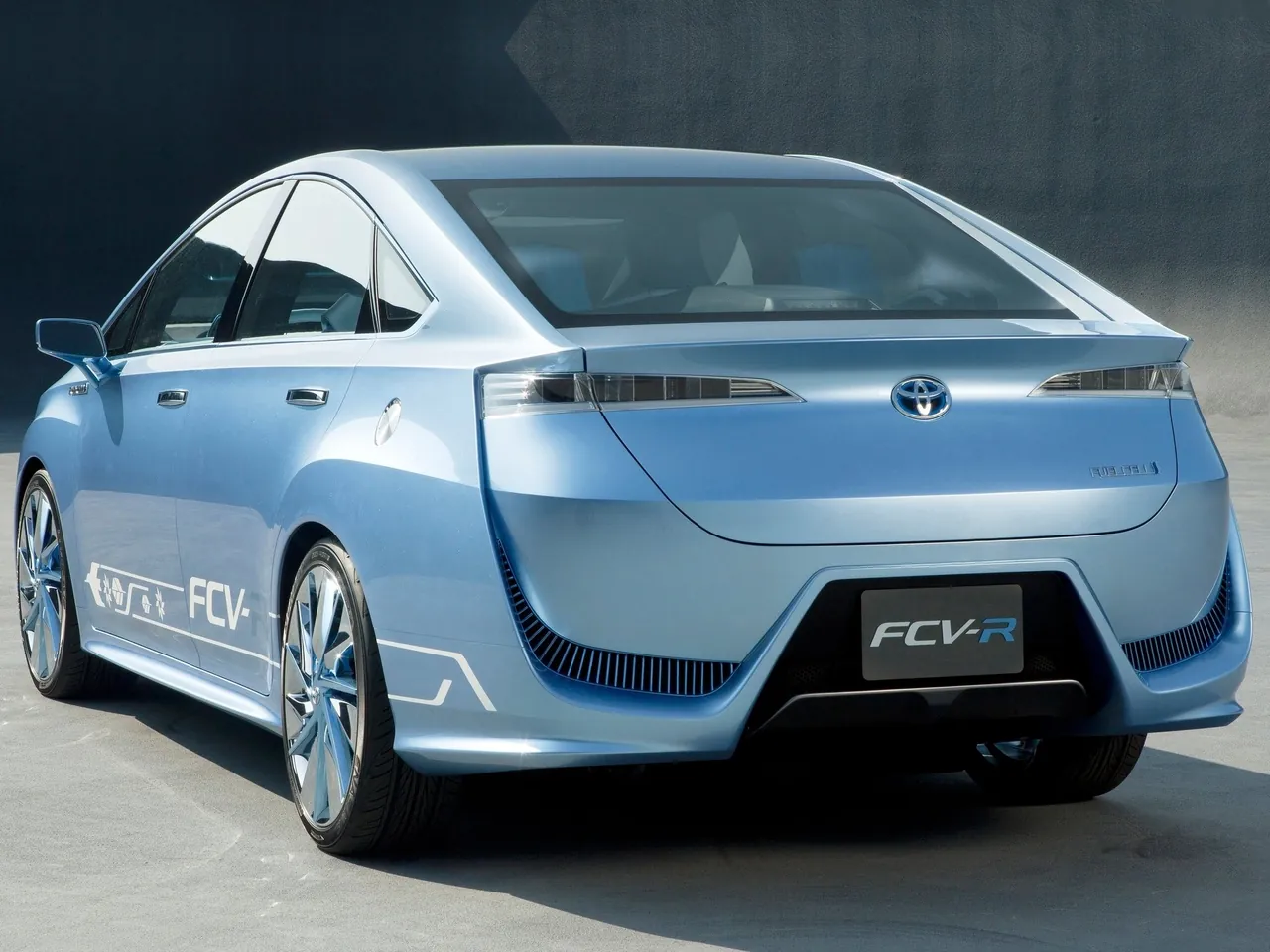 Toyota FCV-R Concept (2012) – zadní tříčtvrteční pohled