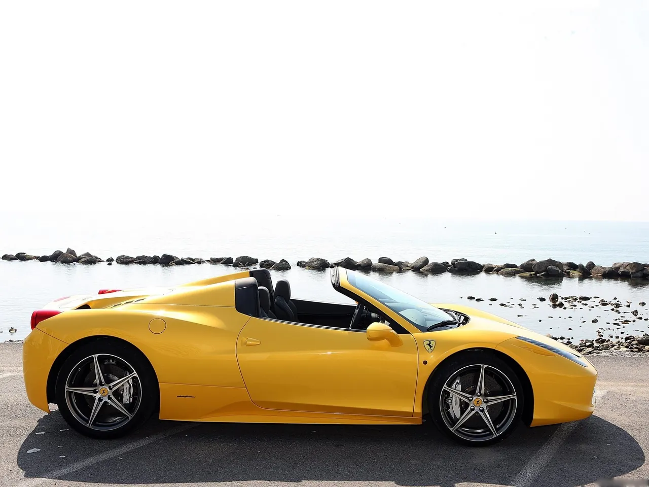 Ferrari 458 Spider (2013) – boční profil