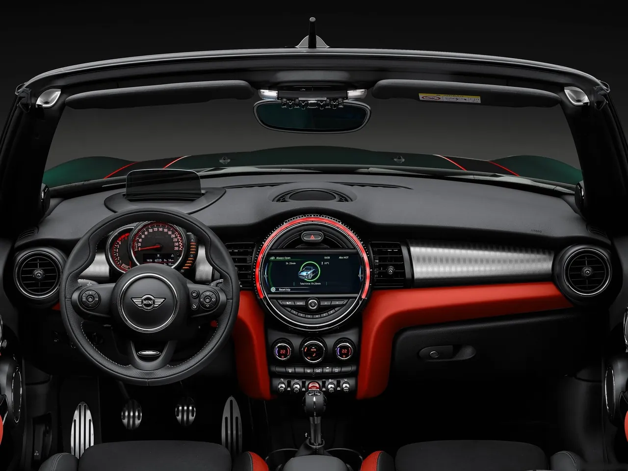 Mini John Cooper Works Convertible (2016) – interiér
