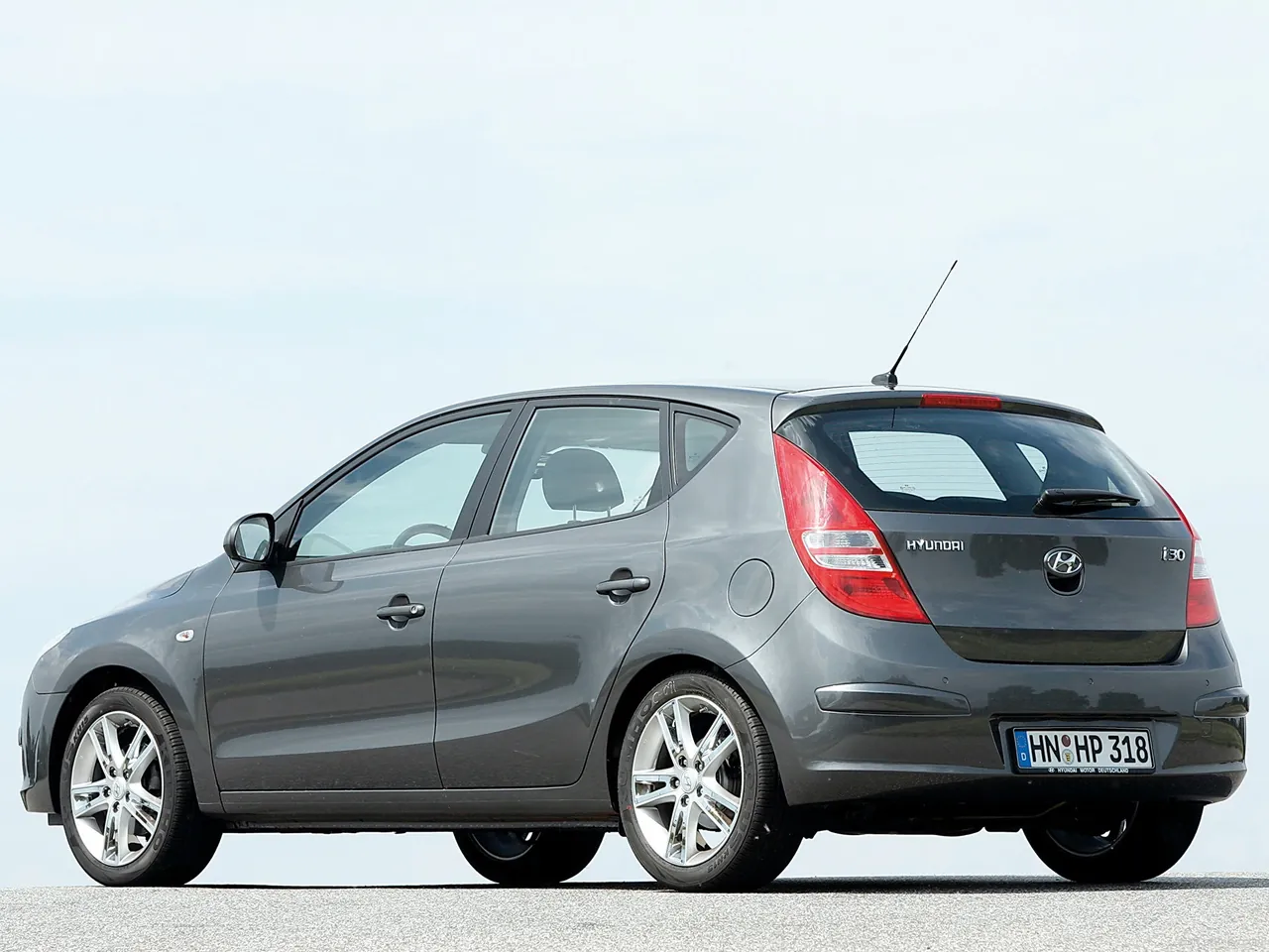 Hyundai i30 (2008) – zadní tříčtvrteční pohled