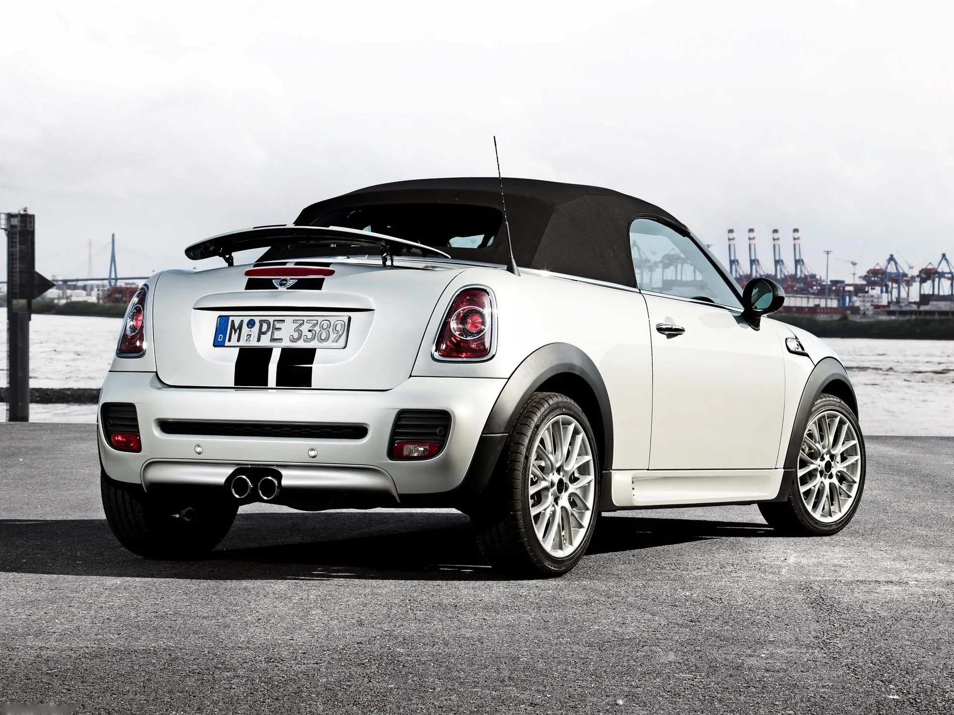 Mini Roadster (2013) – zadní tříčtvrteční pohled