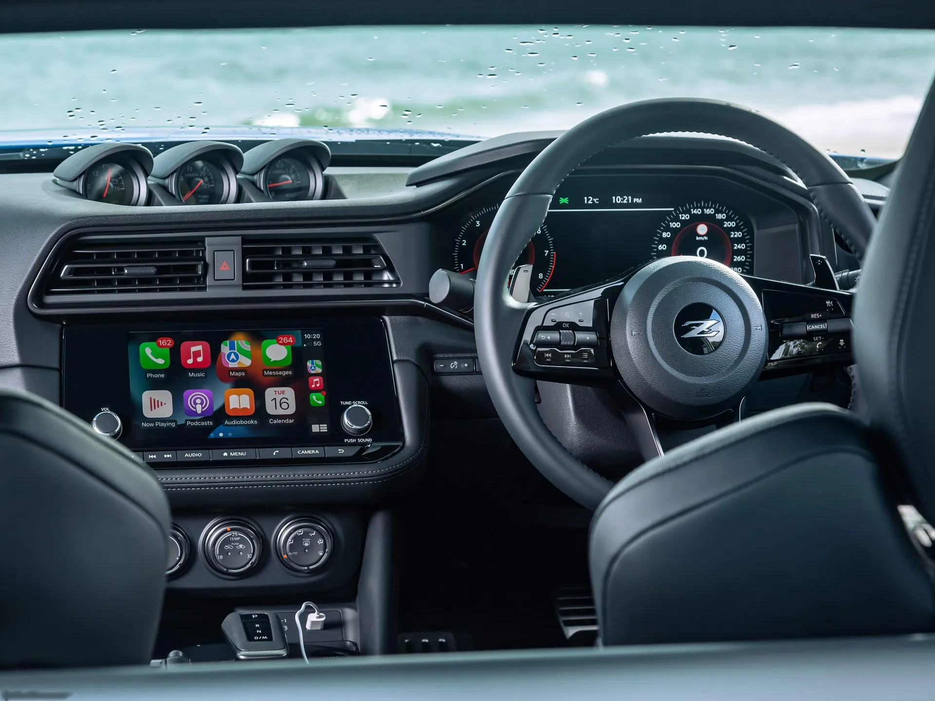Nissan Z [AU] (2023) – interiér