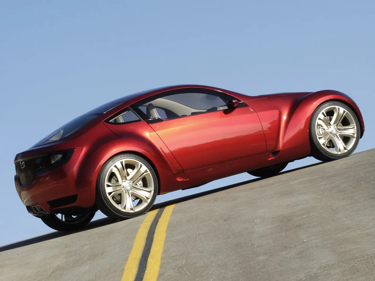 Mazda Kabura Concept (2006) – zadní tříčtvrteční pohled