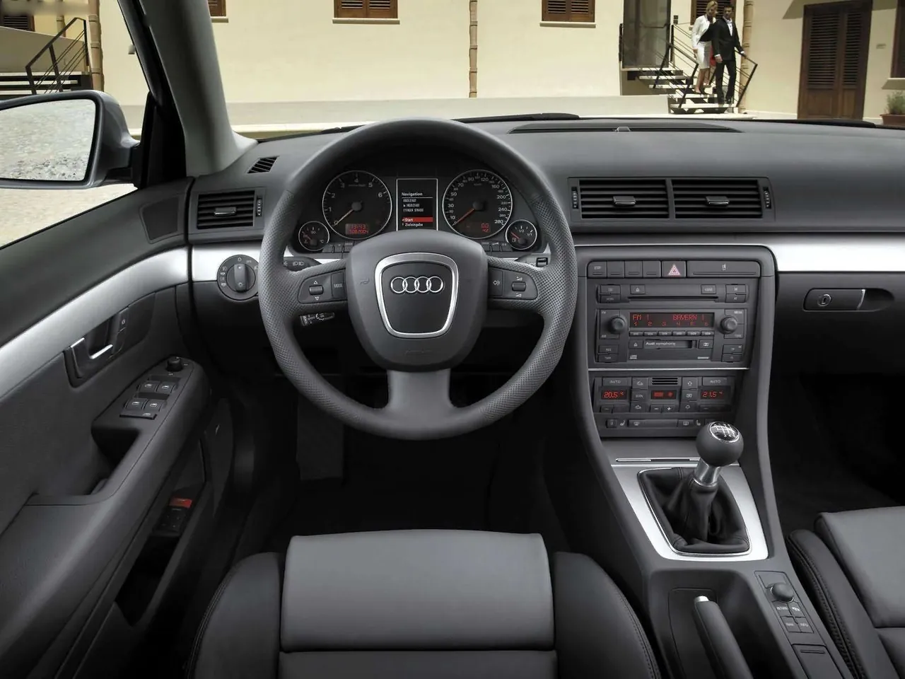 Audi A4 2.0T (2005) – interiér