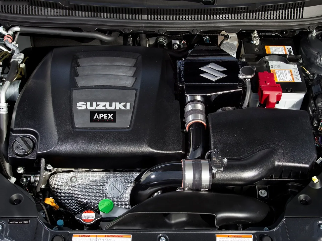 Suzuki Kizashi Apex Concept (2011) – motorový prostor