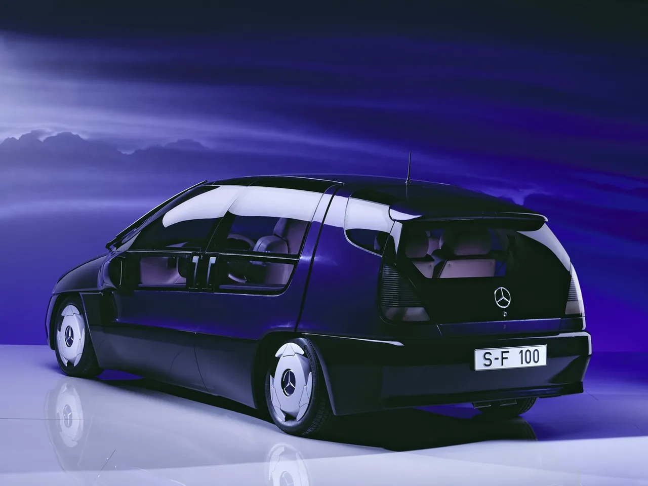 Mercedes-Benz F 100 Concept (1991) - Rear Three-Quarter