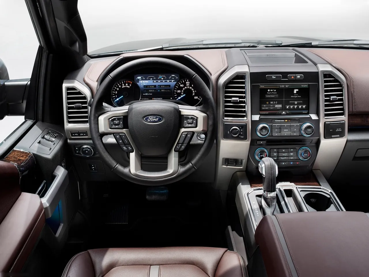 Ford F-150 (2015) – interiér