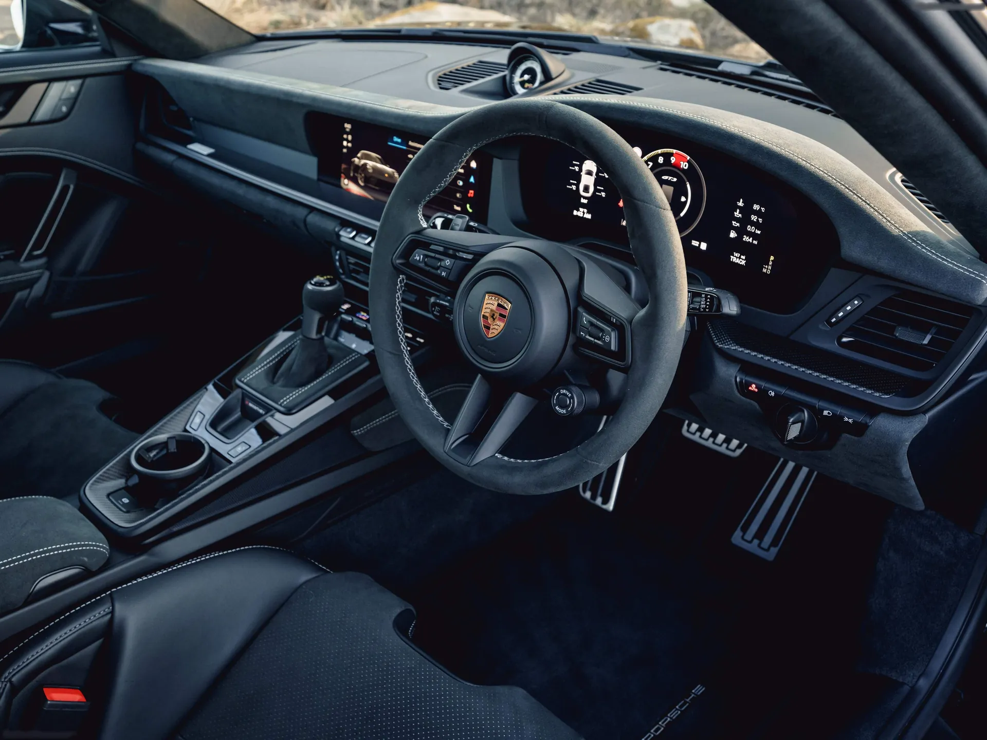 Porsche 911 GT3 with Manthey Kit (2026) – interiér