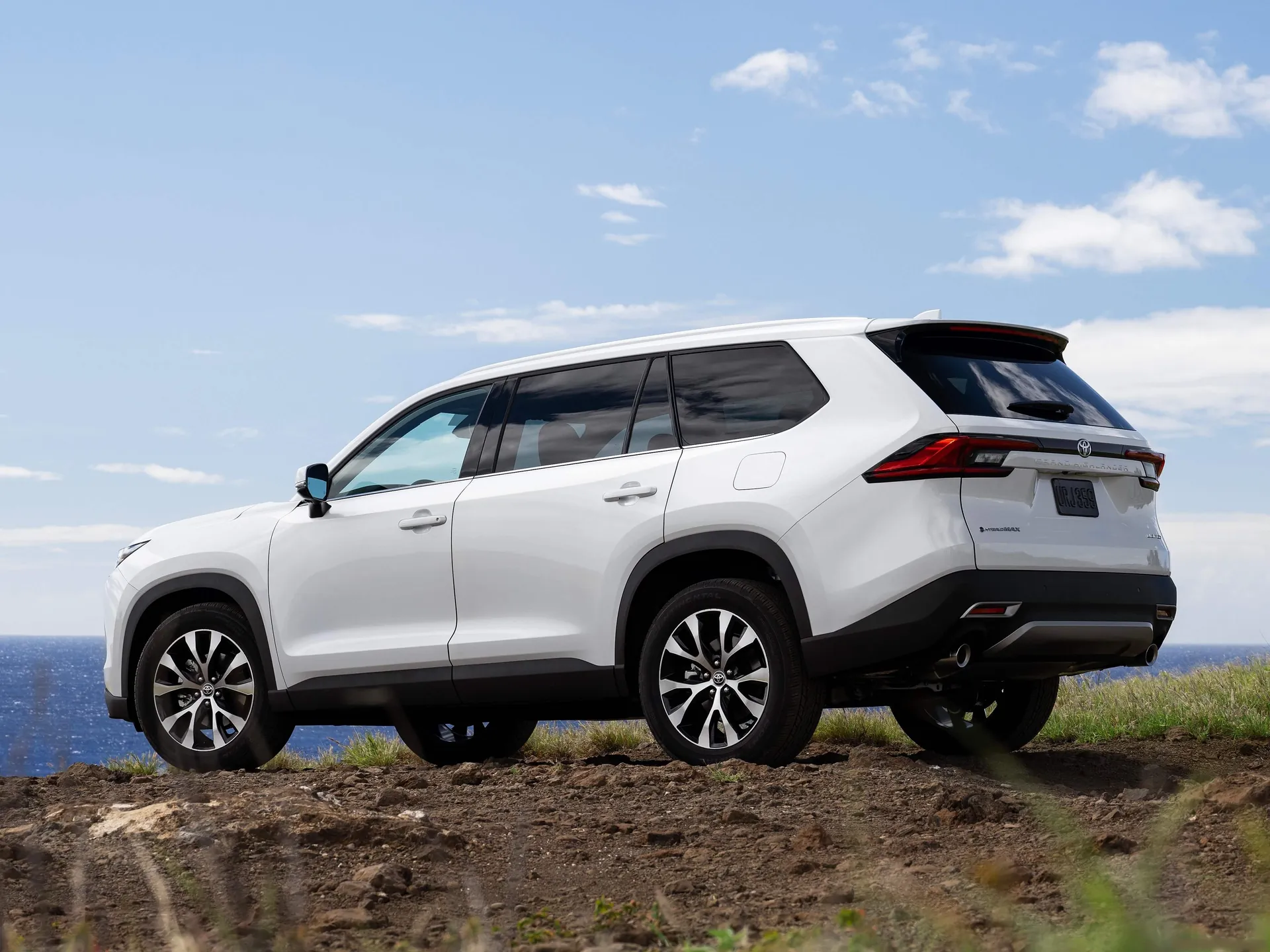 Toyota Grand Highlander (2024) – zadní tříčtvrteční pohled