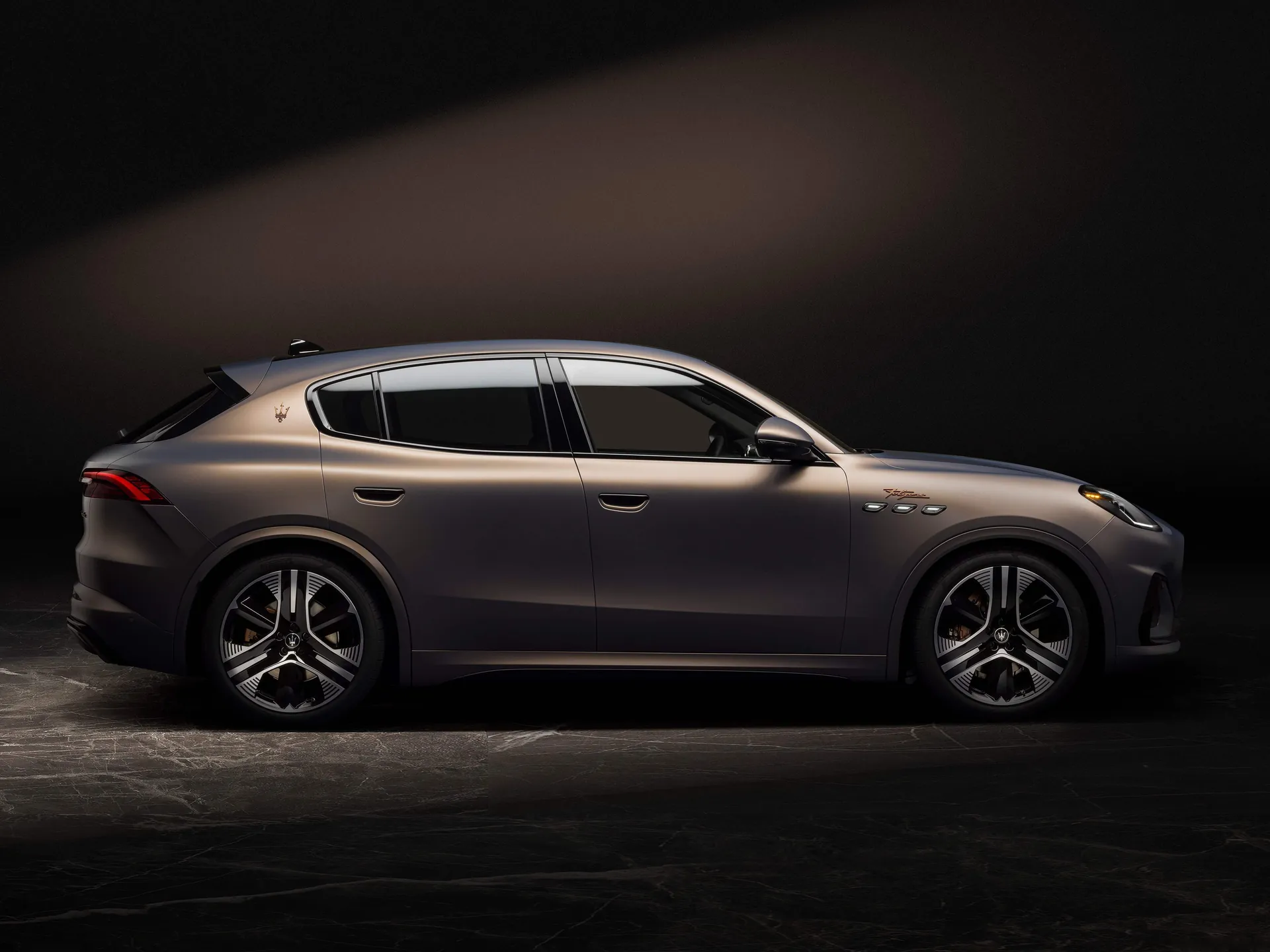 Maserati Grecale Folgore (2024) – boční profil