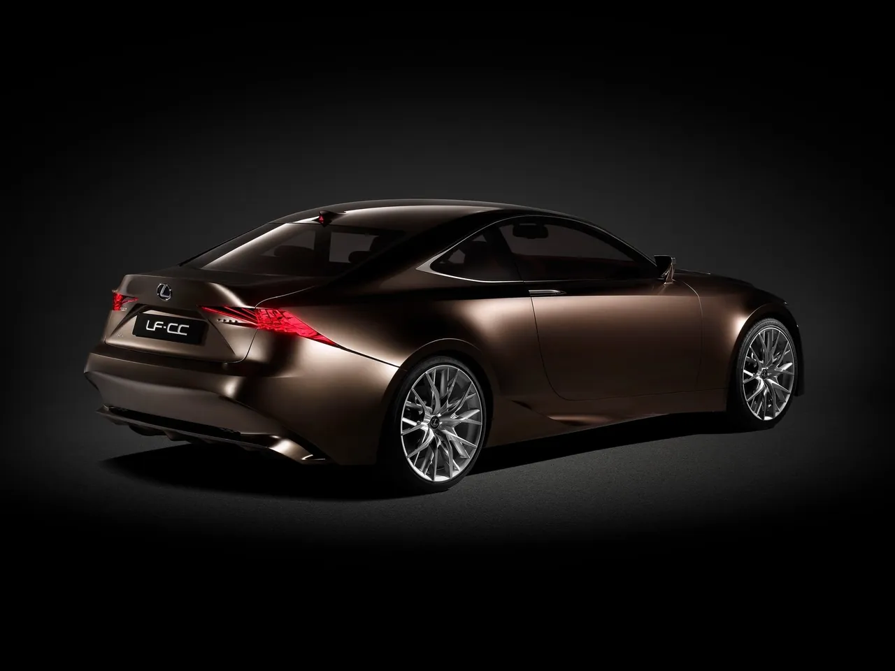 Lexus LF-CC Concept (2012) – zadní tříčtvrteční pohled