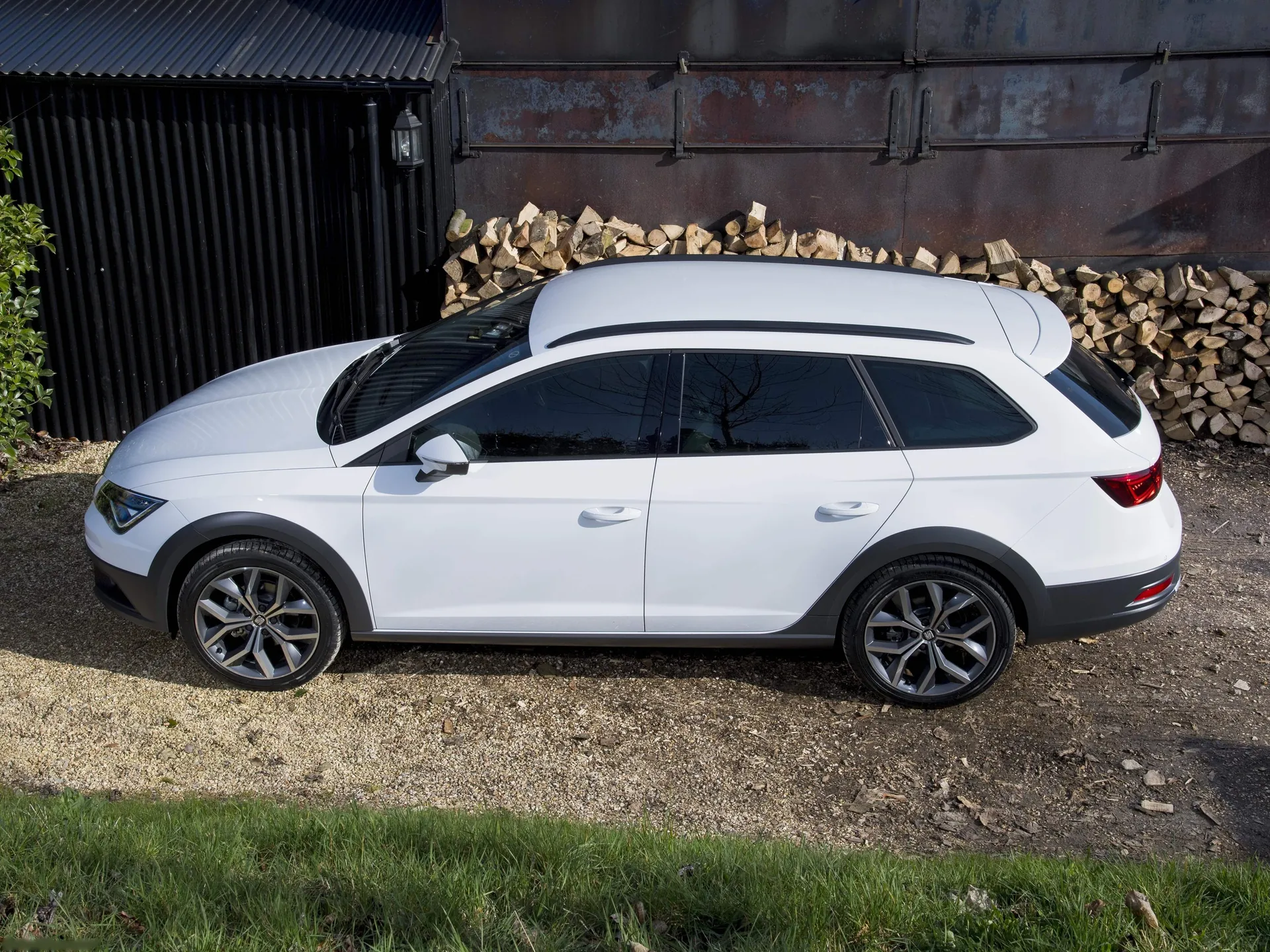 Seat Leon X-Perience (2017) – boční profil