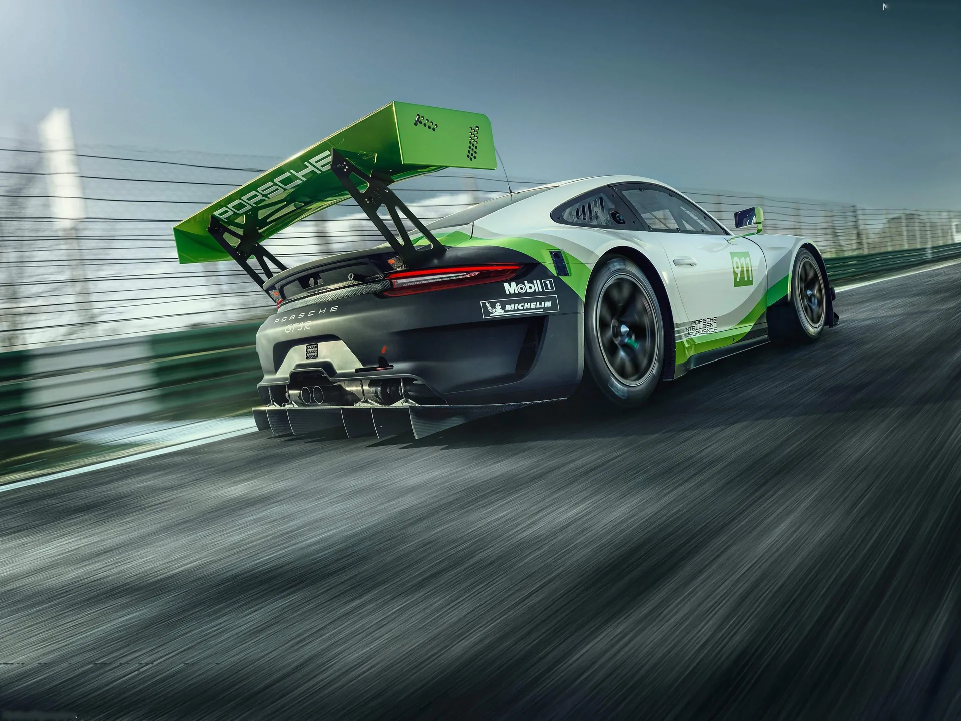 Porsche 911 GT3 R (2019) – zadní tříčtvrteční pohled