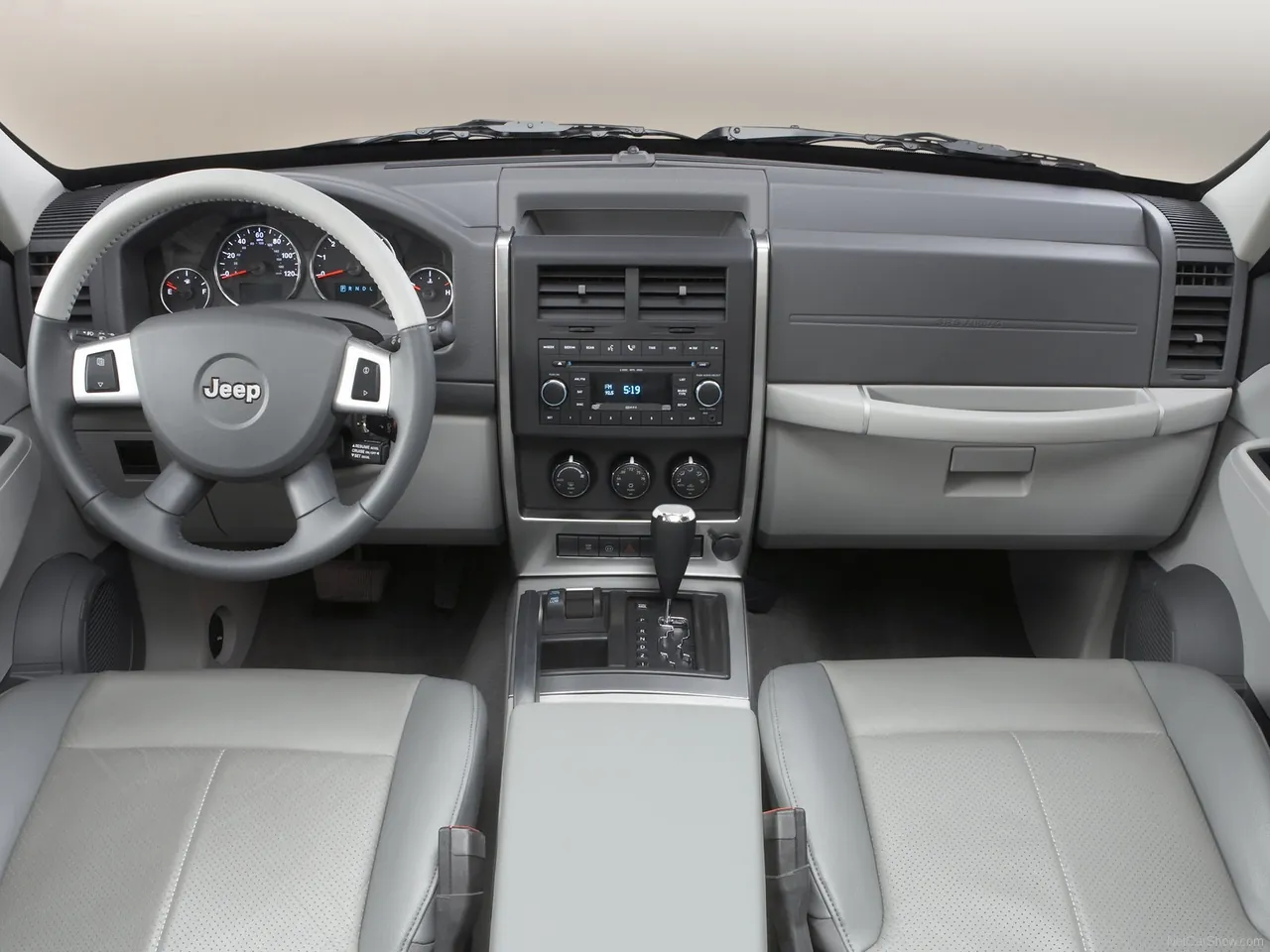 Jeep Liberty (2008) – interiér