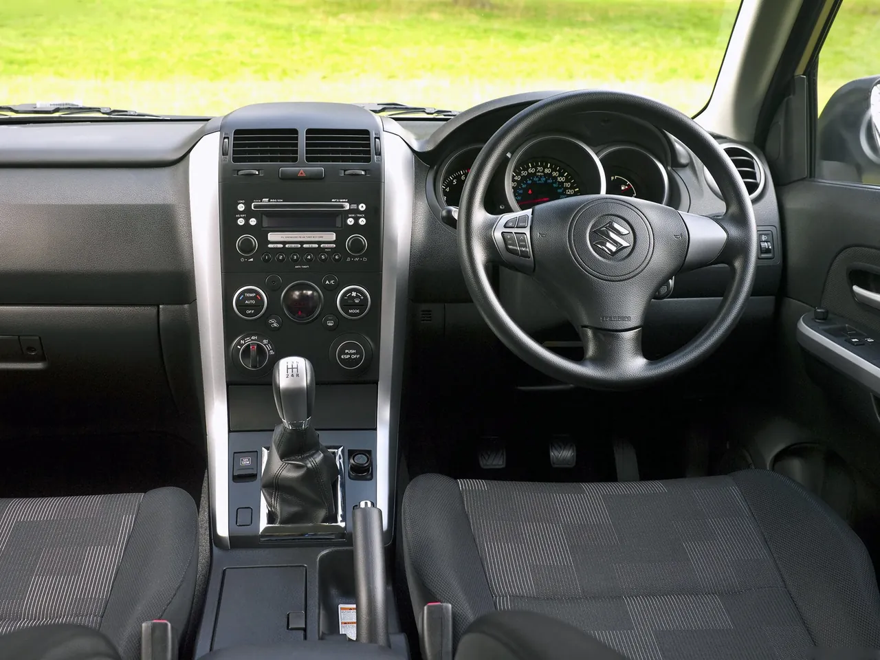 Suzuki Grand Vitara 3-door (2009) – interiér
