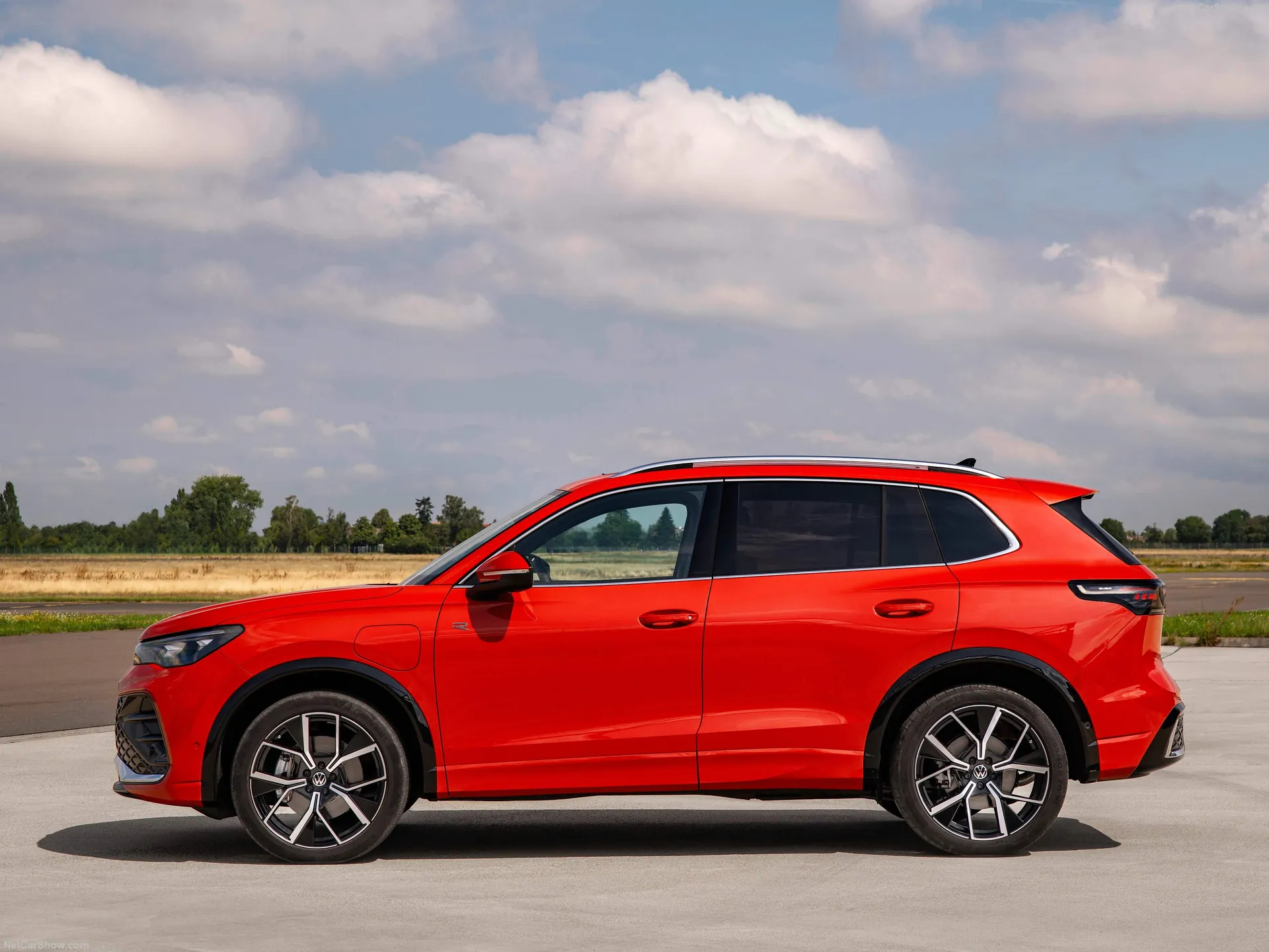 Volkswagen Tiguan (2024) – boční profil