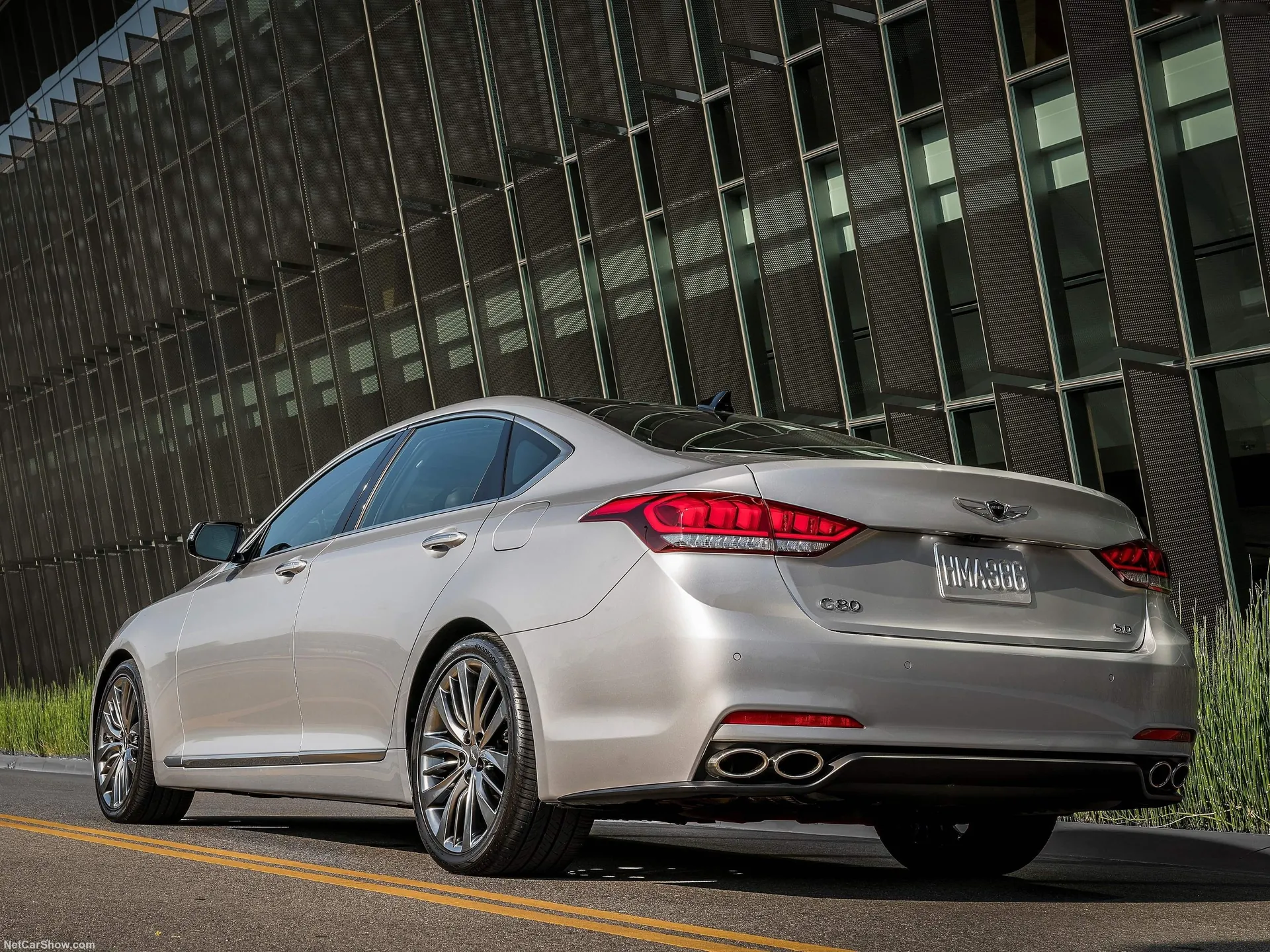 Genesis G80 (2017) – zadní tříčtvrteční pohled