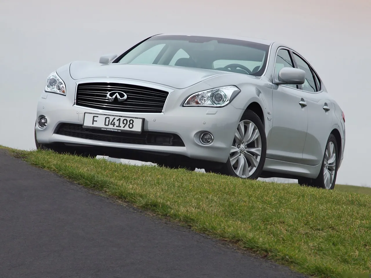 Infiniti M35h (2011)