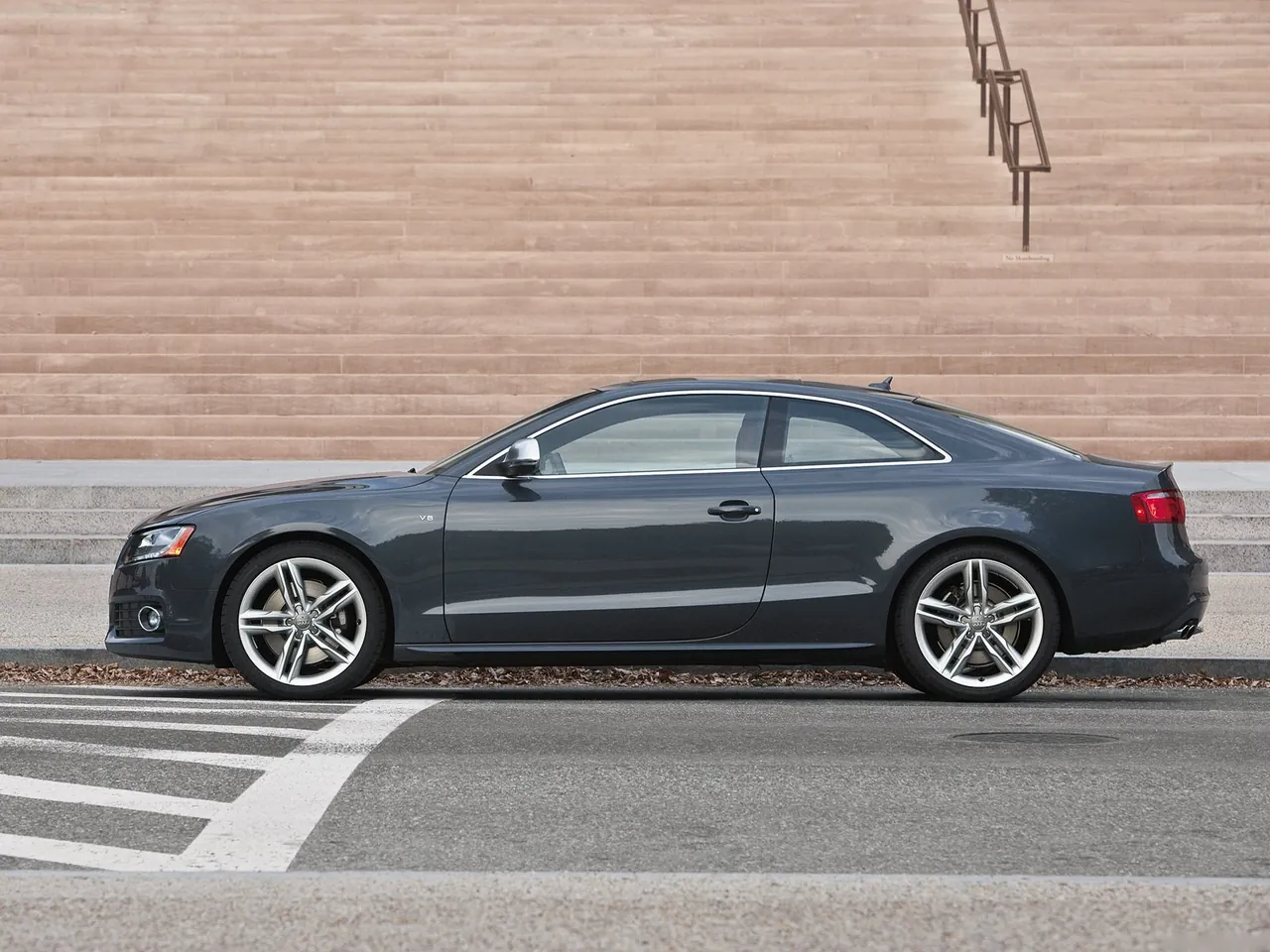 Audi S5 (2008) – boční profil