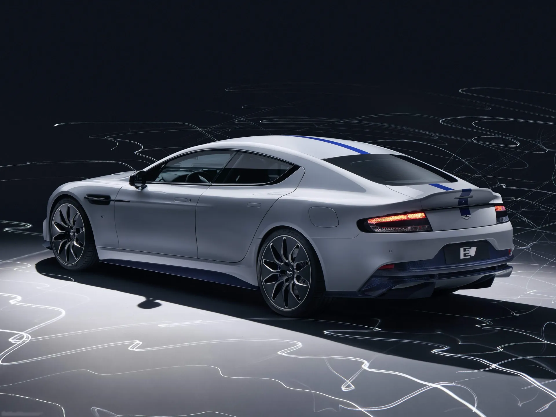 Aston Martin Rapide E (2020) – zadní tříčtvrteční pohled