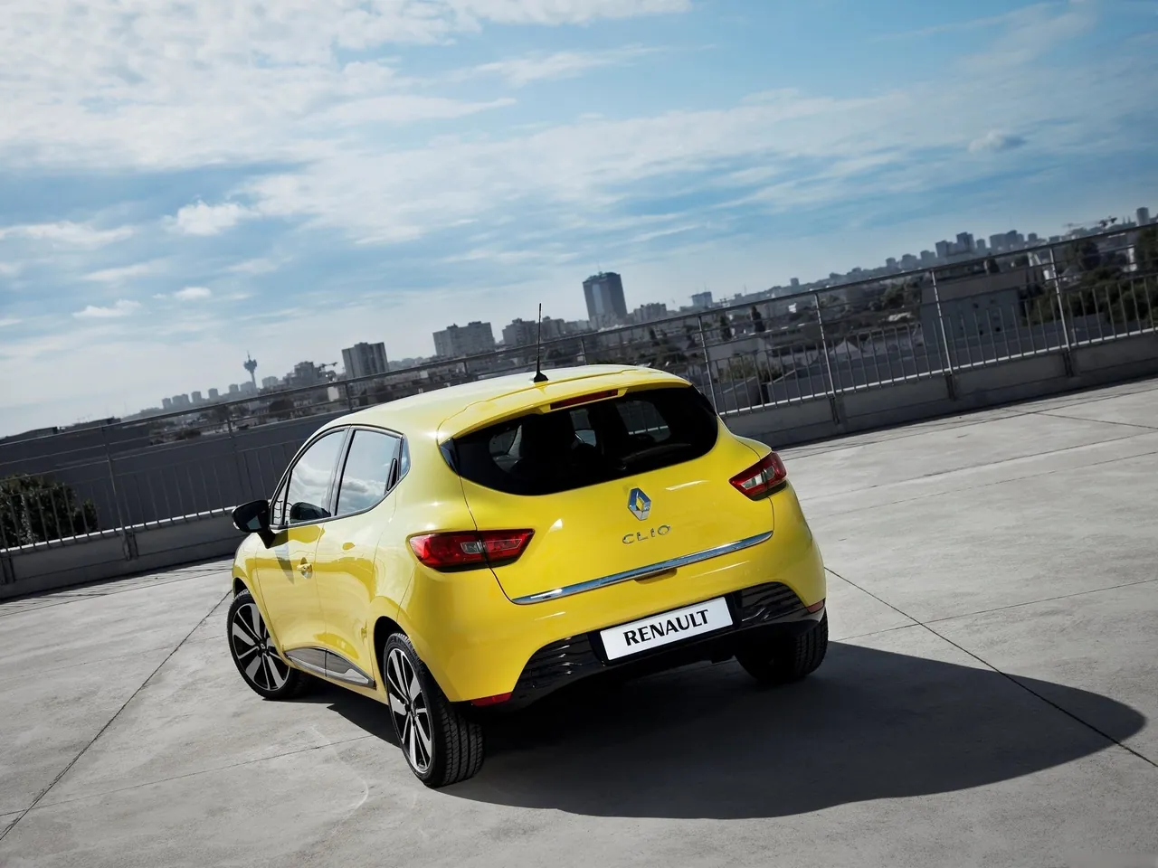 Renault Clio (2013) – zadní tříčtvrteční pohled