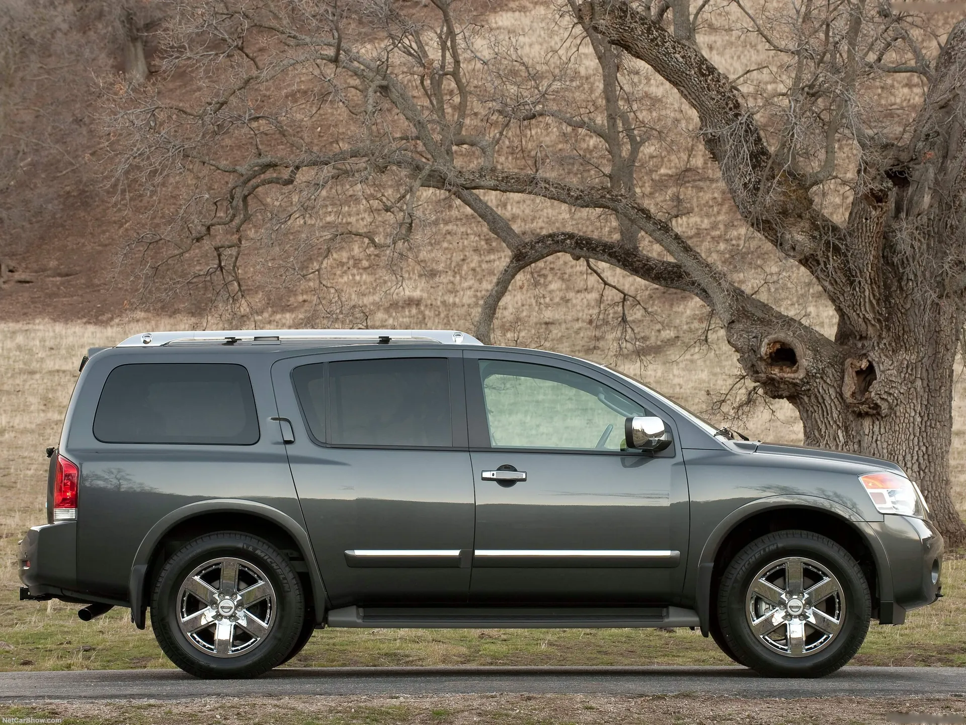 Nissan Armada (2012) – boční profil
