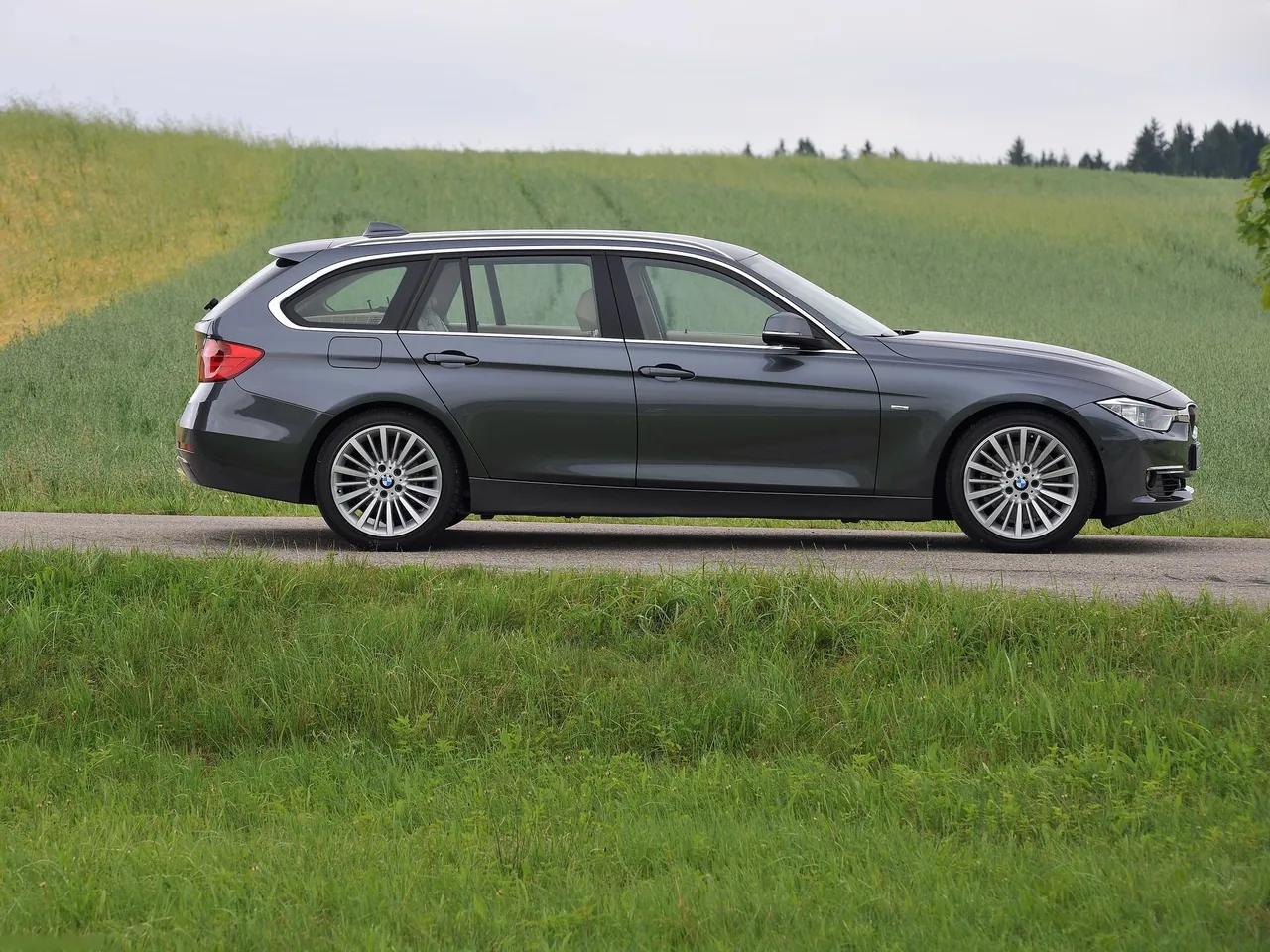 BMW 3-Series Touring (2013) – boční profil