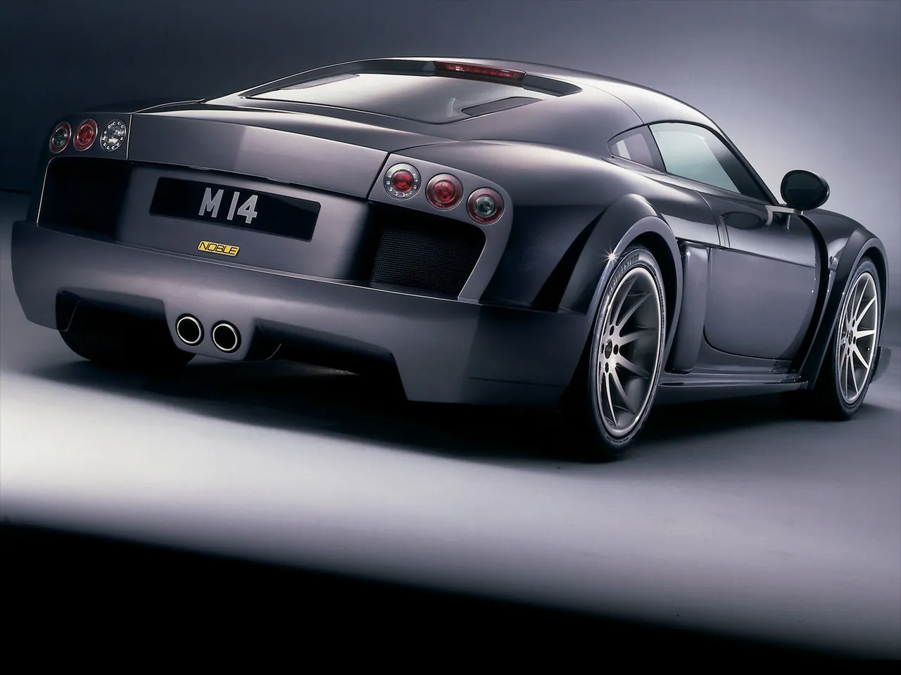 Noble M14 (2004) – zadní tříčtvrteční pohled