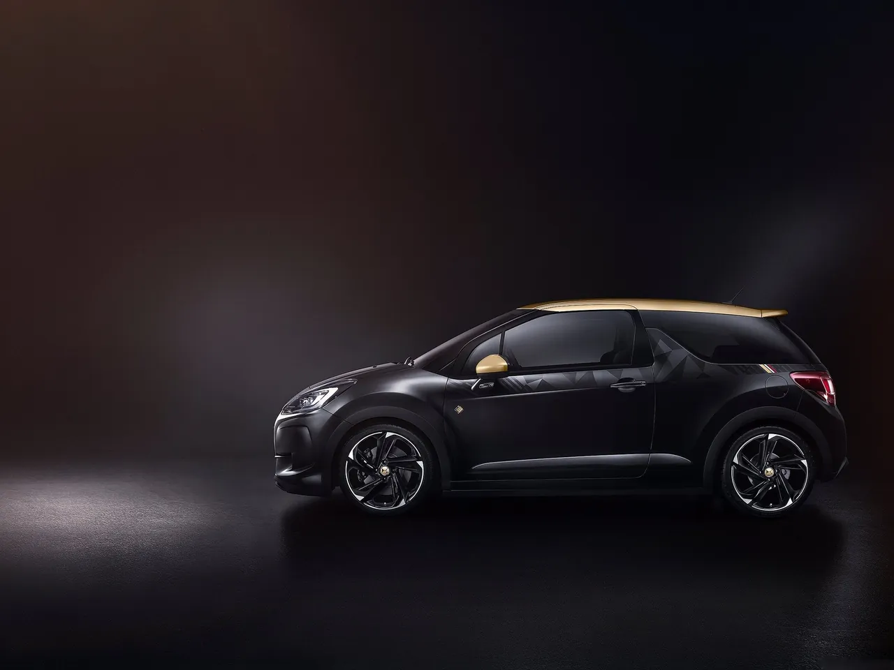DS 3 (2016) – boční profil