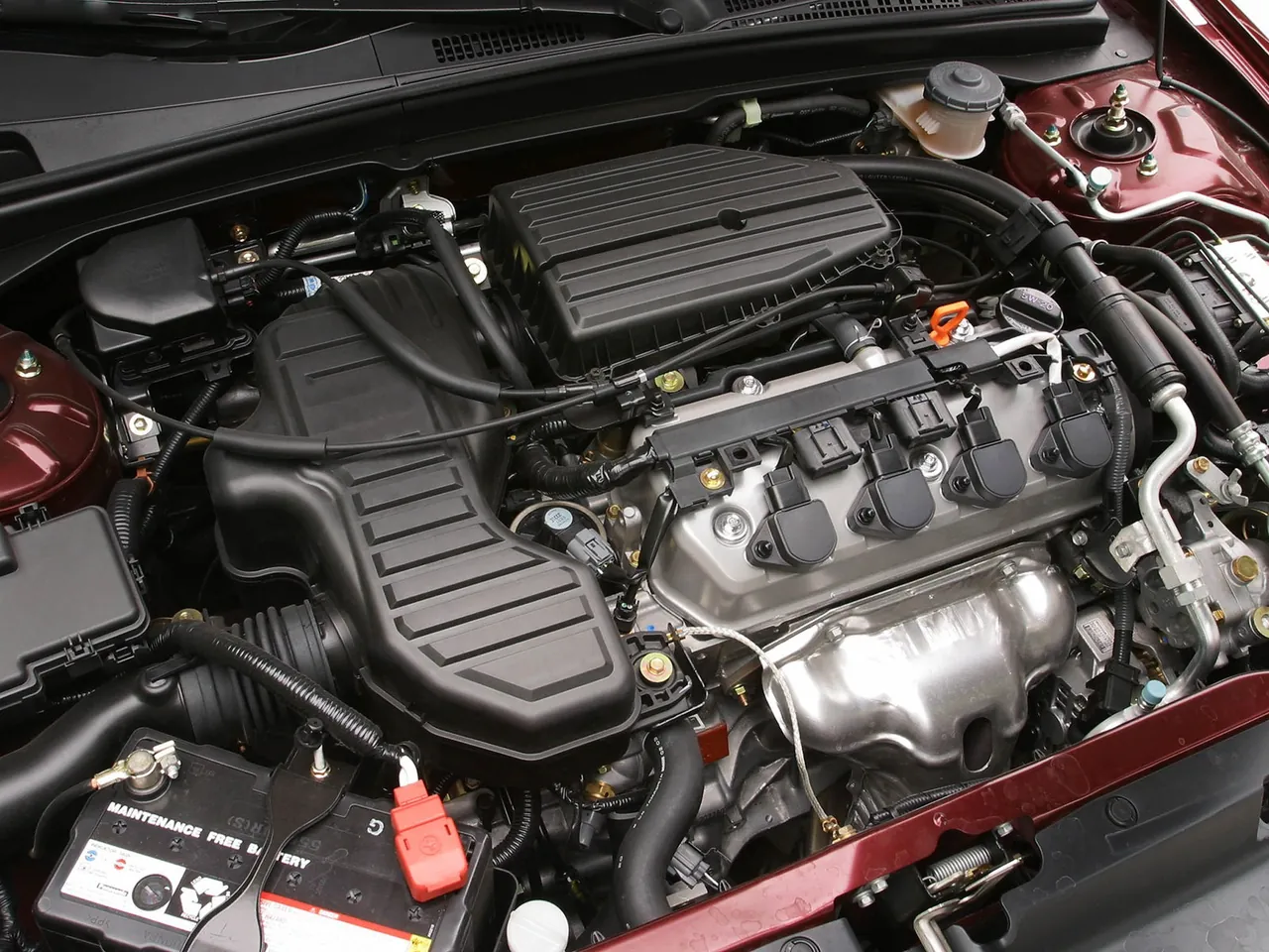 Honda Civic Sedan (2003) – motorový prostor