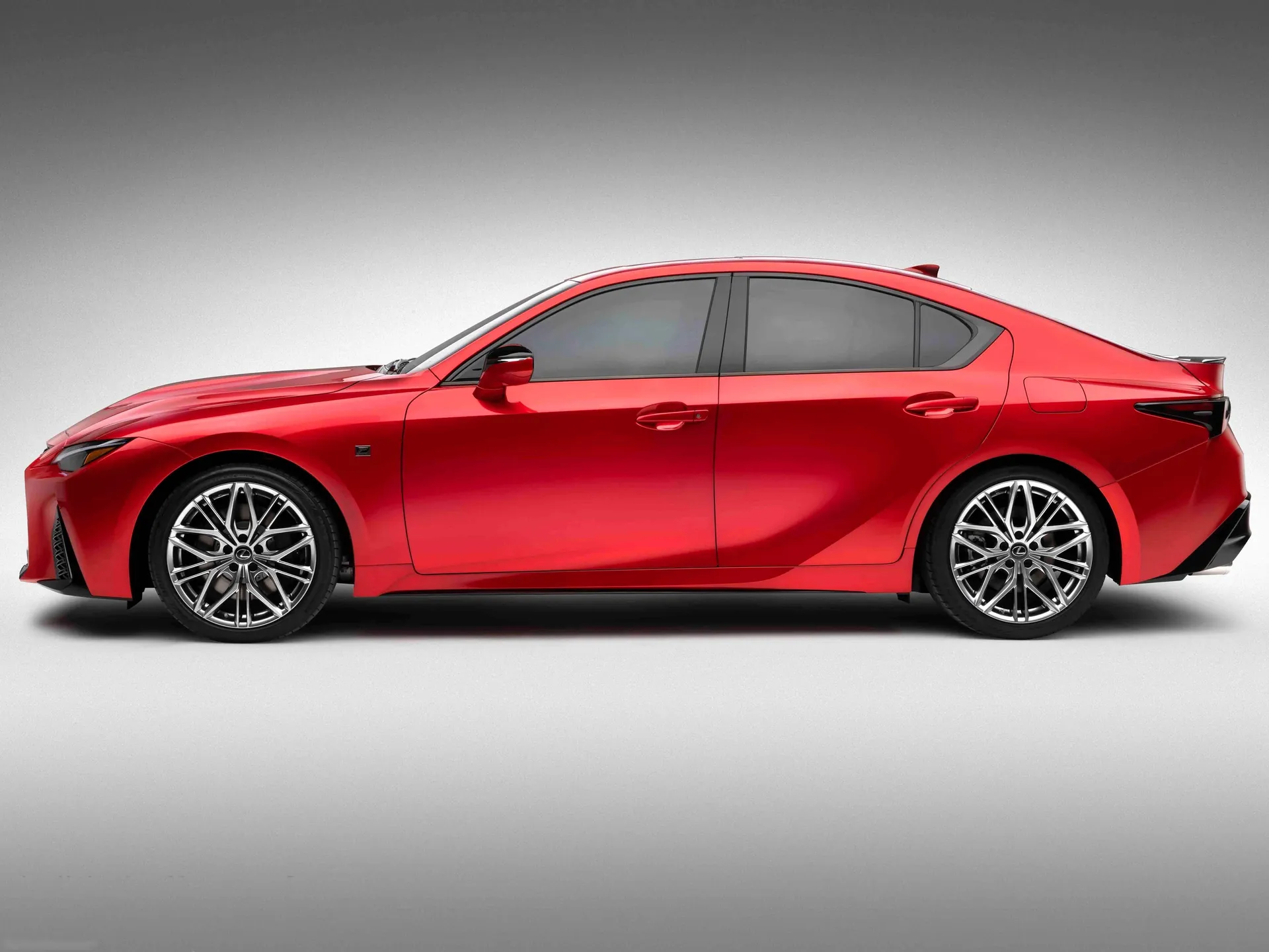 Lexus IS 500 F Sport Performance (2022) – boční profil