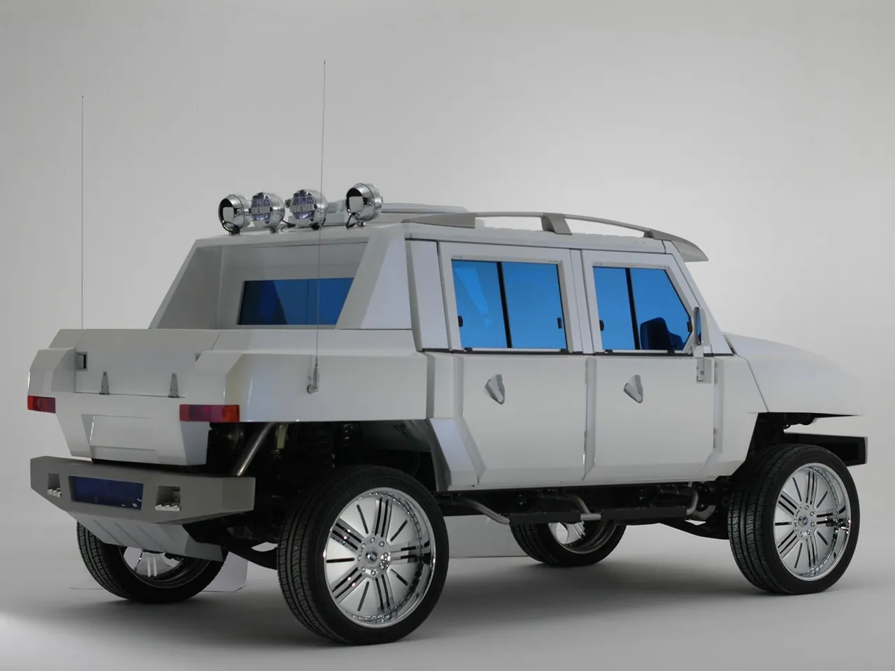 Fiat Oltre Concept (2005) – zadní tříčtvrteční pohled
