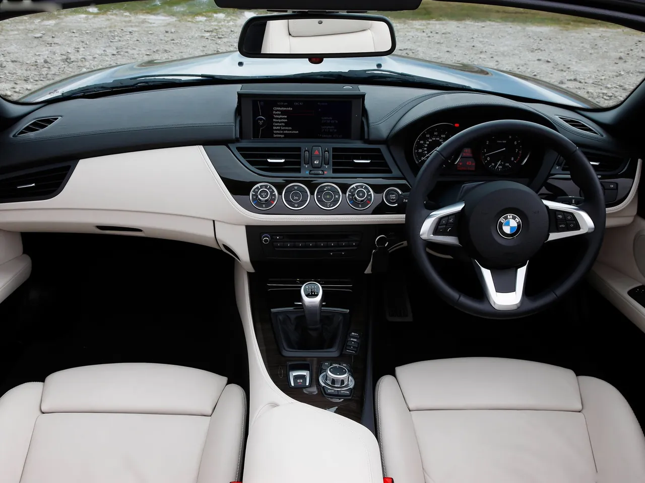 BMW Z4 [UK] (2010) – interiér