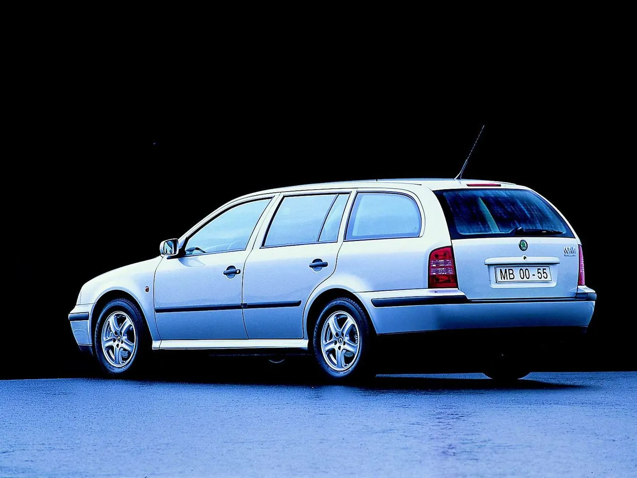 Skoda Octavia Combi (1999) – zadní tříčtvrteční pohled