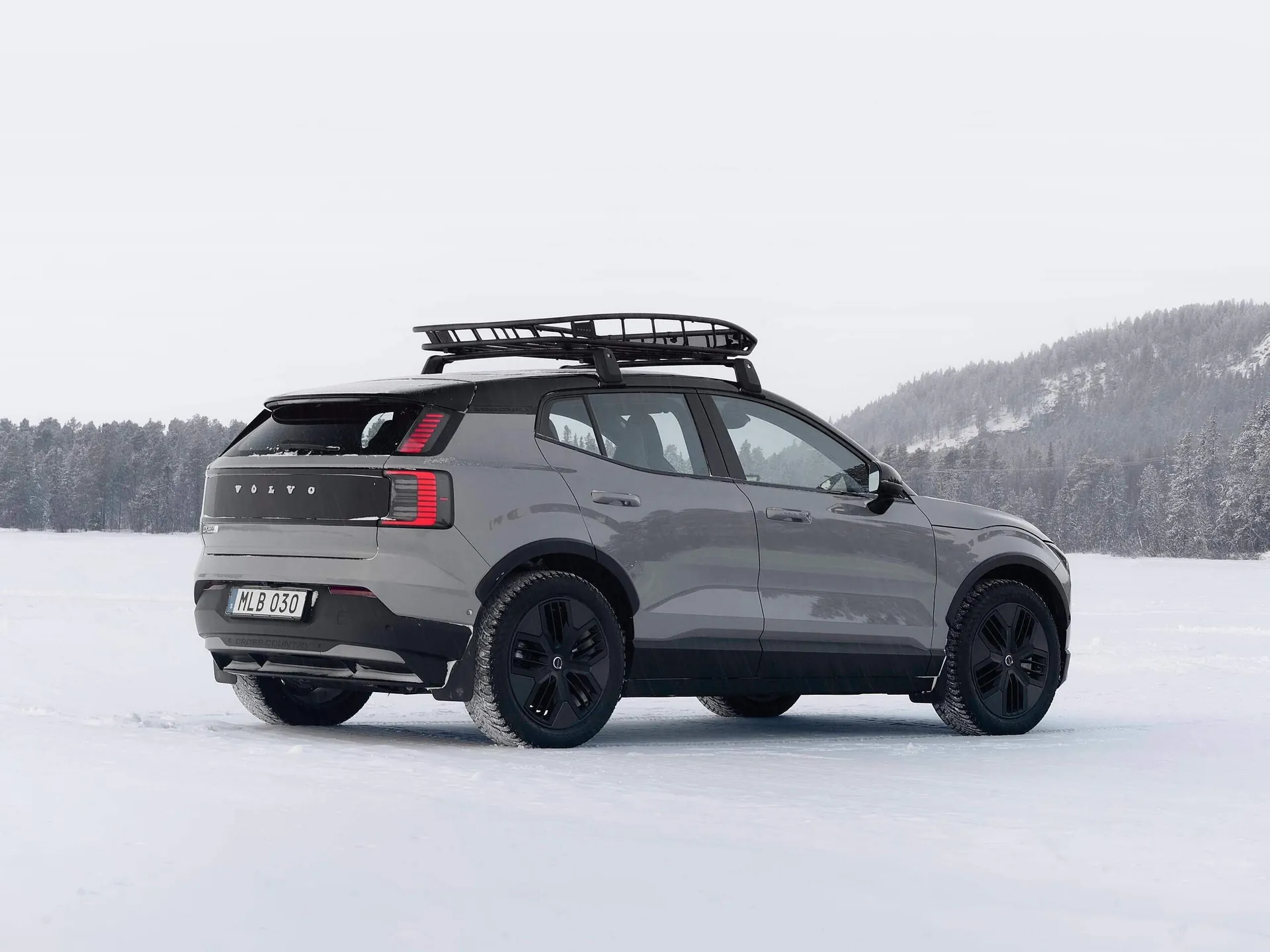 Volvo EX30 Cross Country (2026) – zadní tříčtvrteční pohled