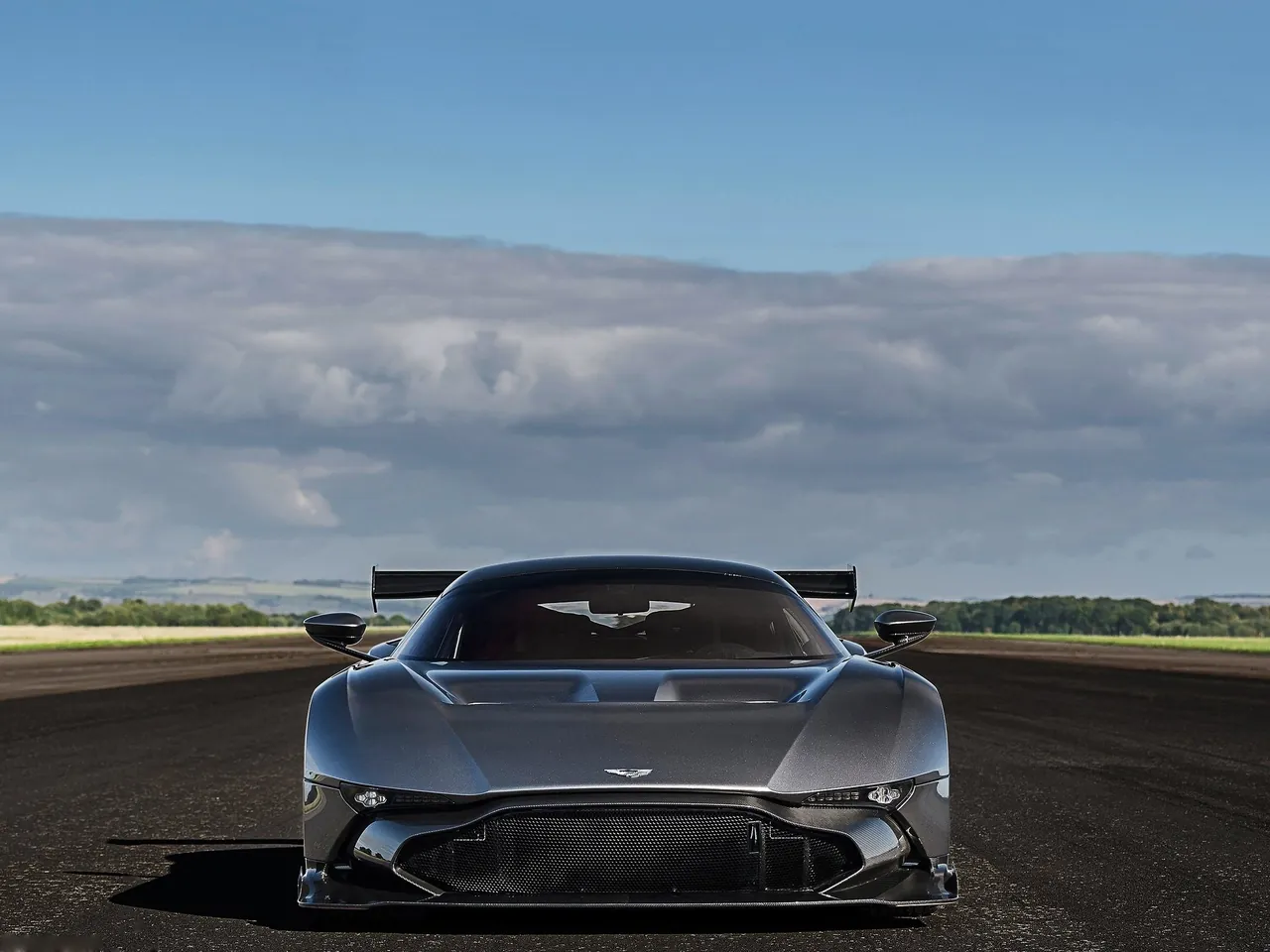 Aston Martin Vulcan (2016) – zepředu