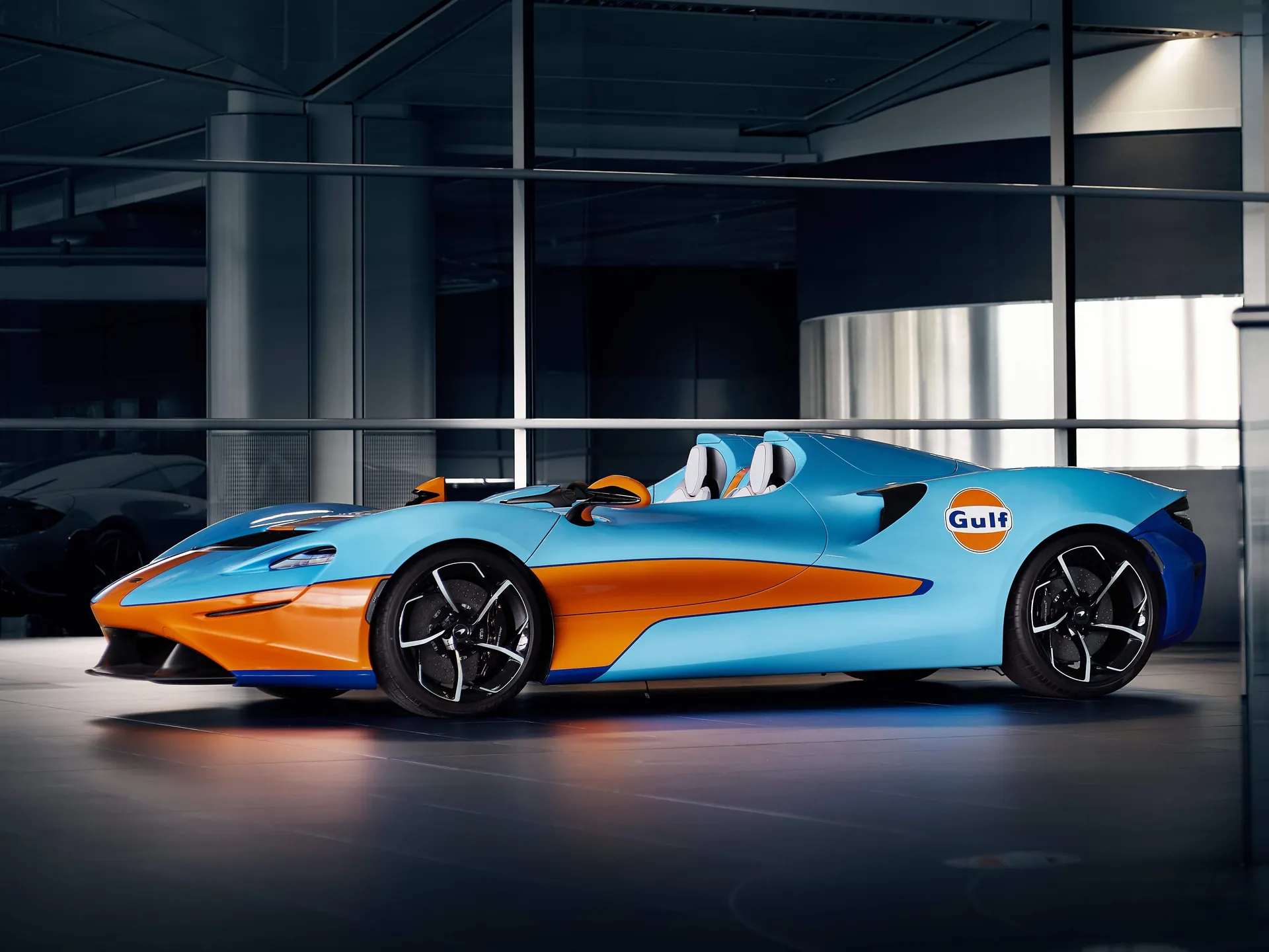 McLaren Elva Gulf Theme by MSO (2021) – boční profil