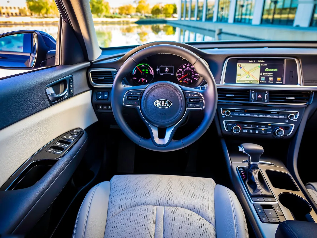 Kia Optima Hybrid (2017) – interiér