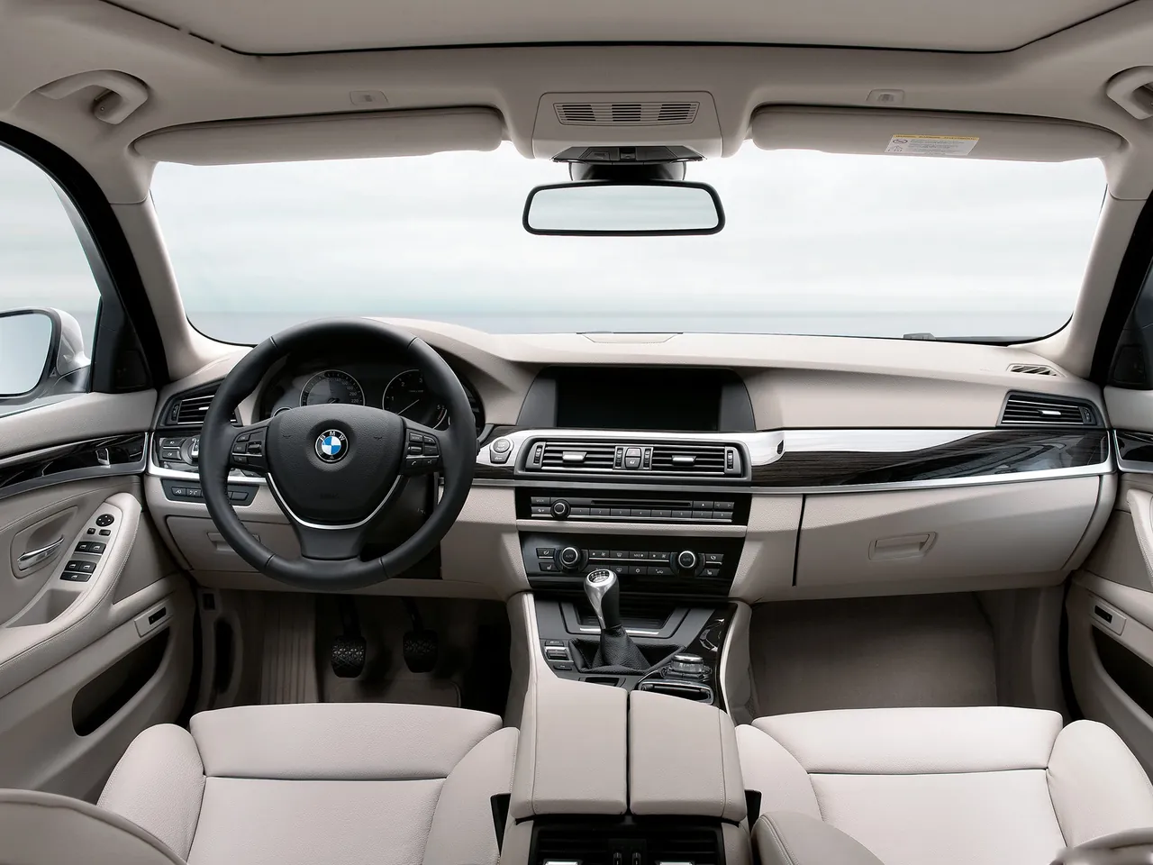BMW 5-Series Touring (2011) - Interior