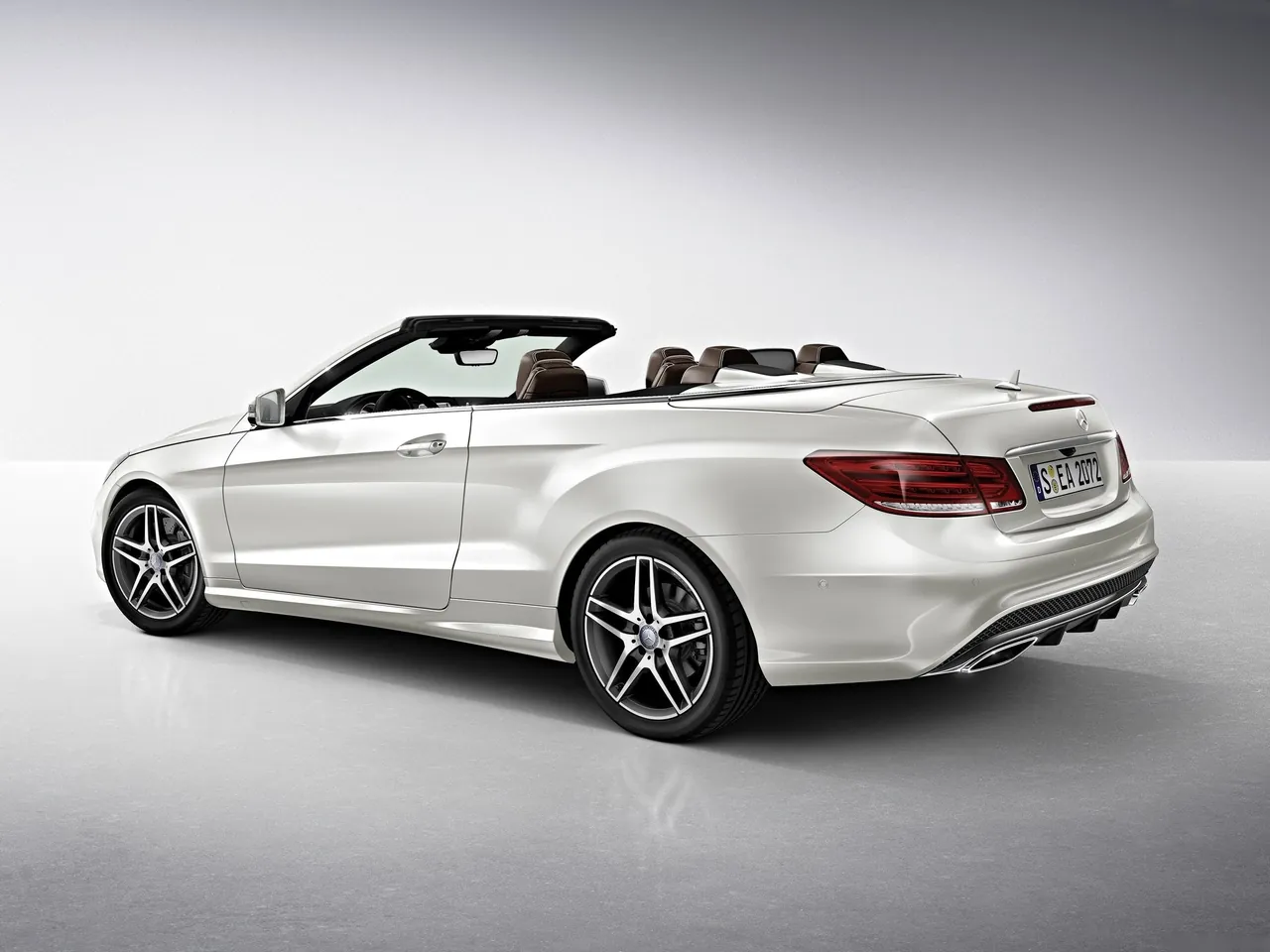 Mercedes-Benz E-Class Cabriolet (2014) – zadní tříčtvrteční pohled
