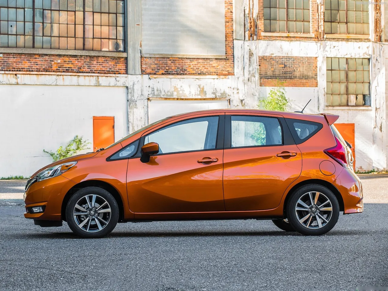 Nissan Versa Note (2017) – boční profil
