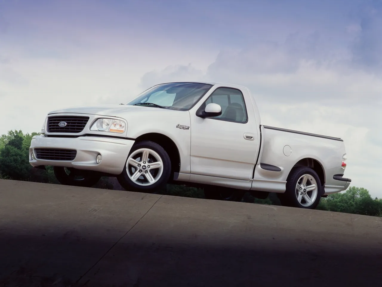 Ford F-150 SVT Lightning (2004)