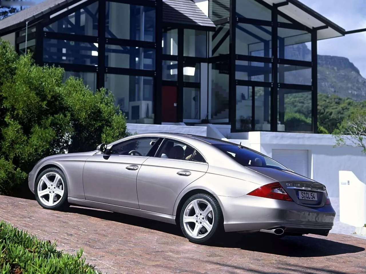 Mercedes-Benz CLS500 (2005) - Rear Three-Quarter