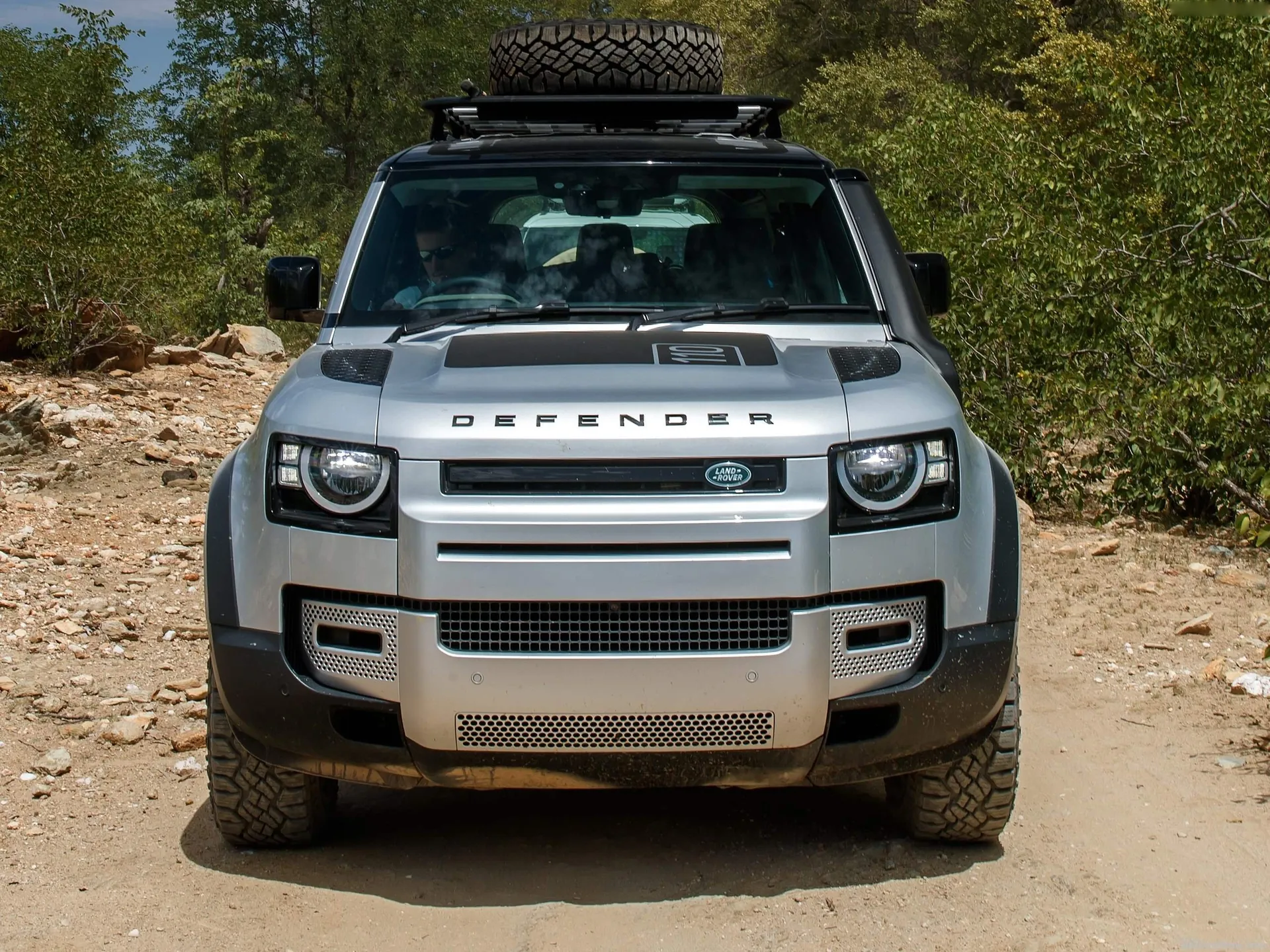 Land Rover Defender 110 (2020) - Front