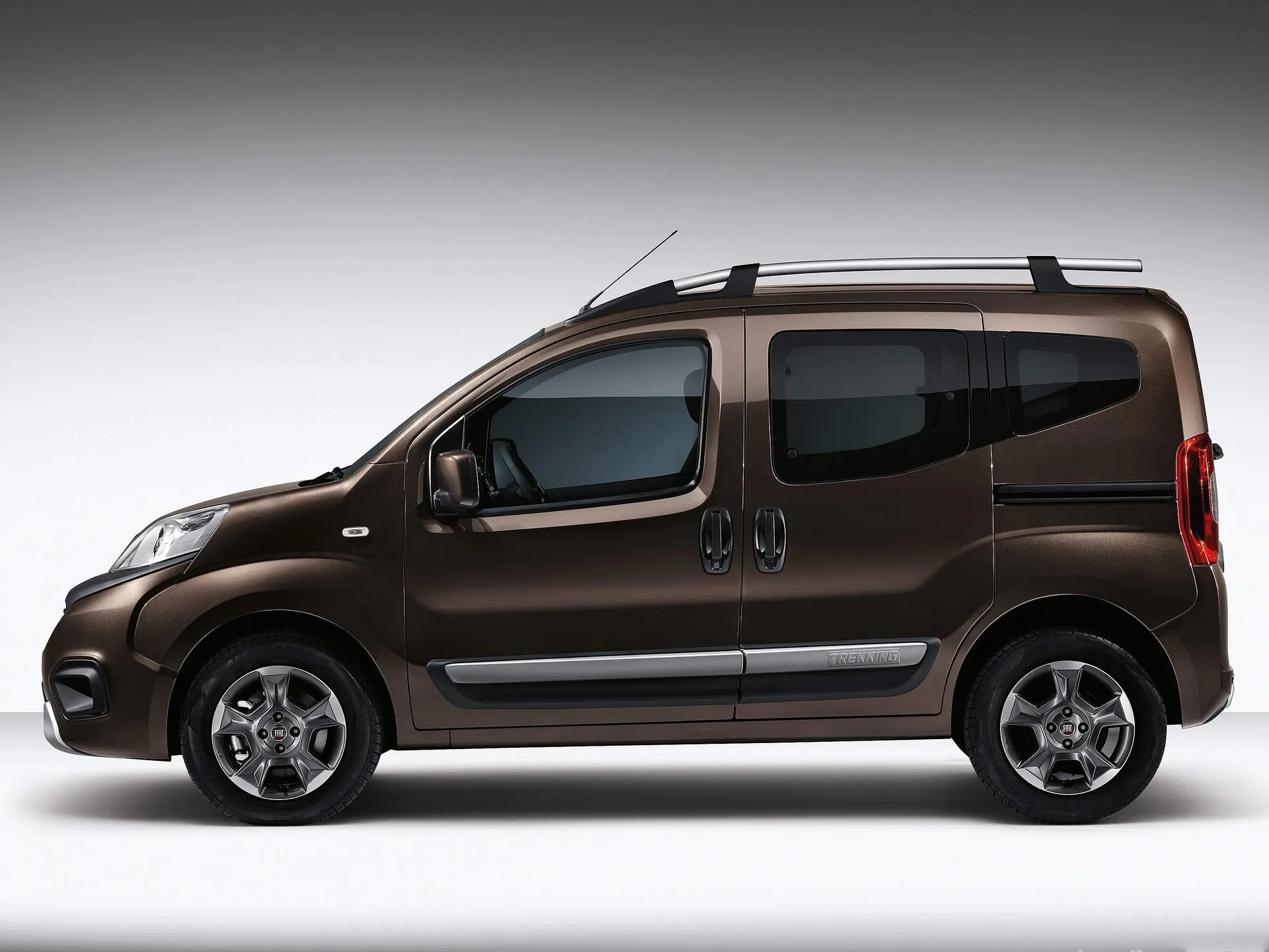 Fiat Qubo (2017) – boční profil