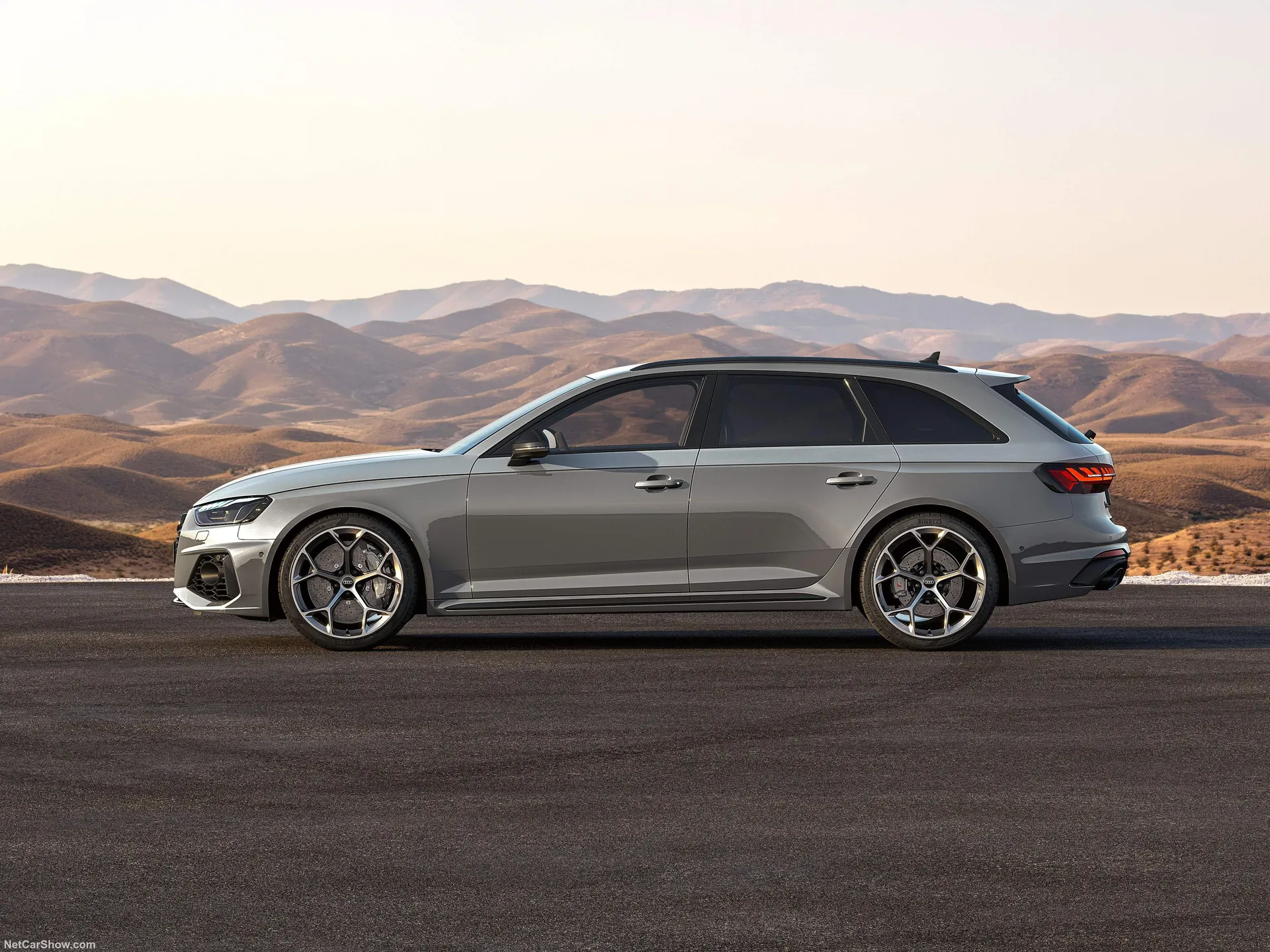 Audi RS4 Avant competition plus (2023) – boční profil
